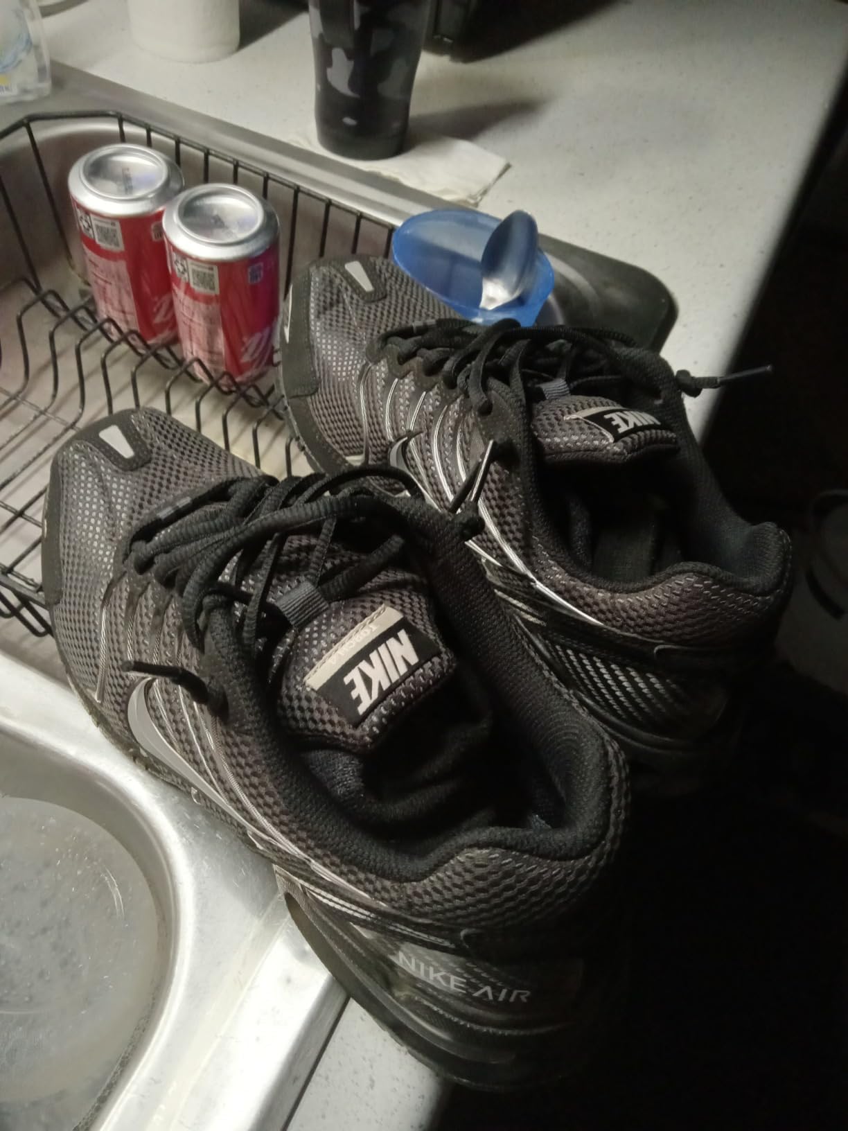 Nike Air Max Torch 4 heel counter and collar padding detail