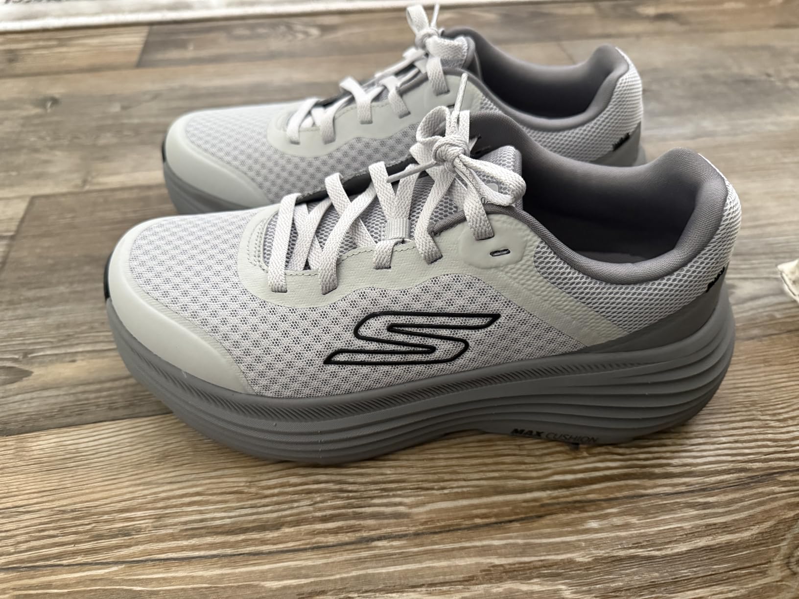 Skechers Endeavour showing different colorway and design details