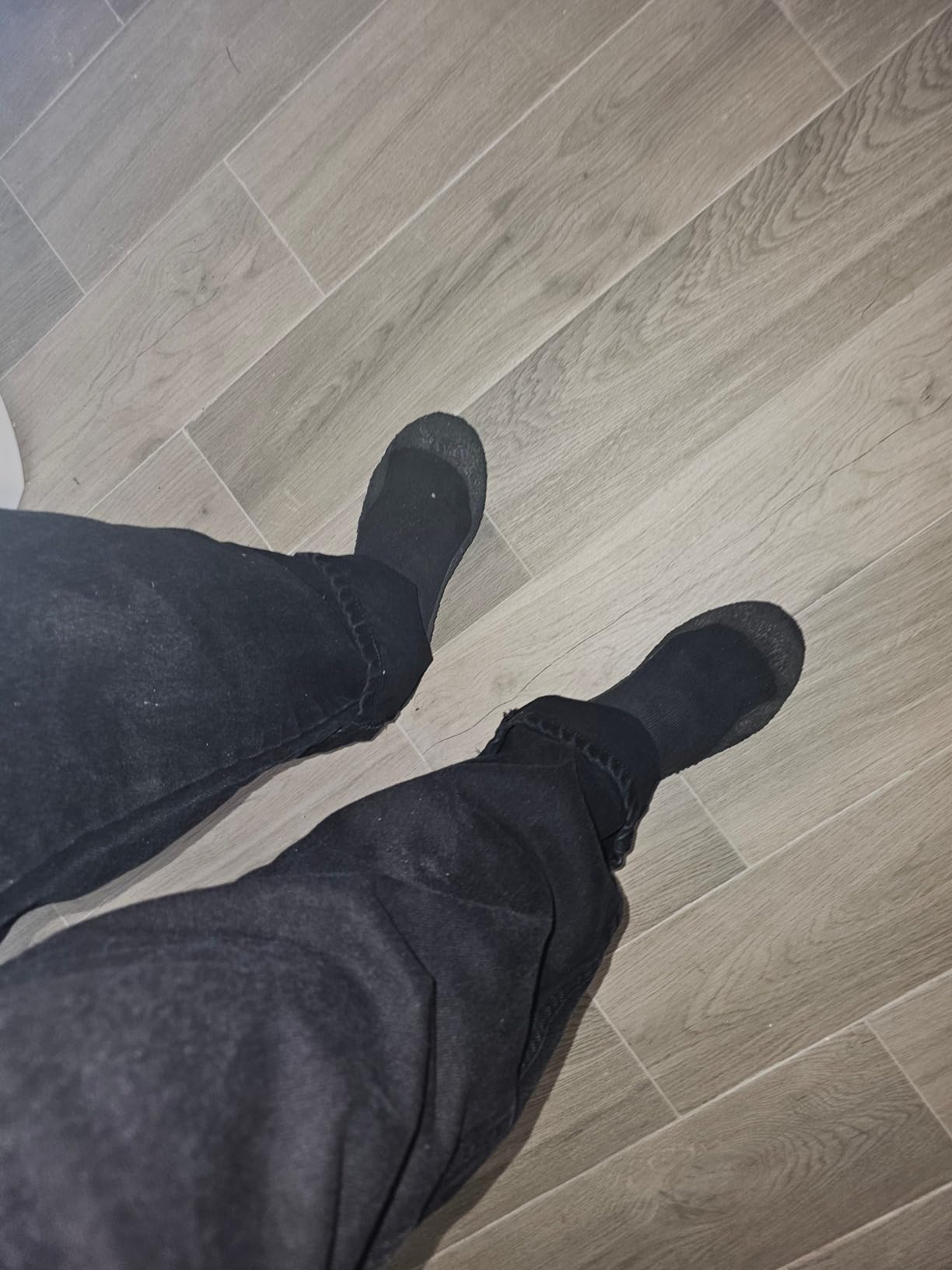 WHITIN barefoot sock shoes flexibility demonstration during outdoor movement
