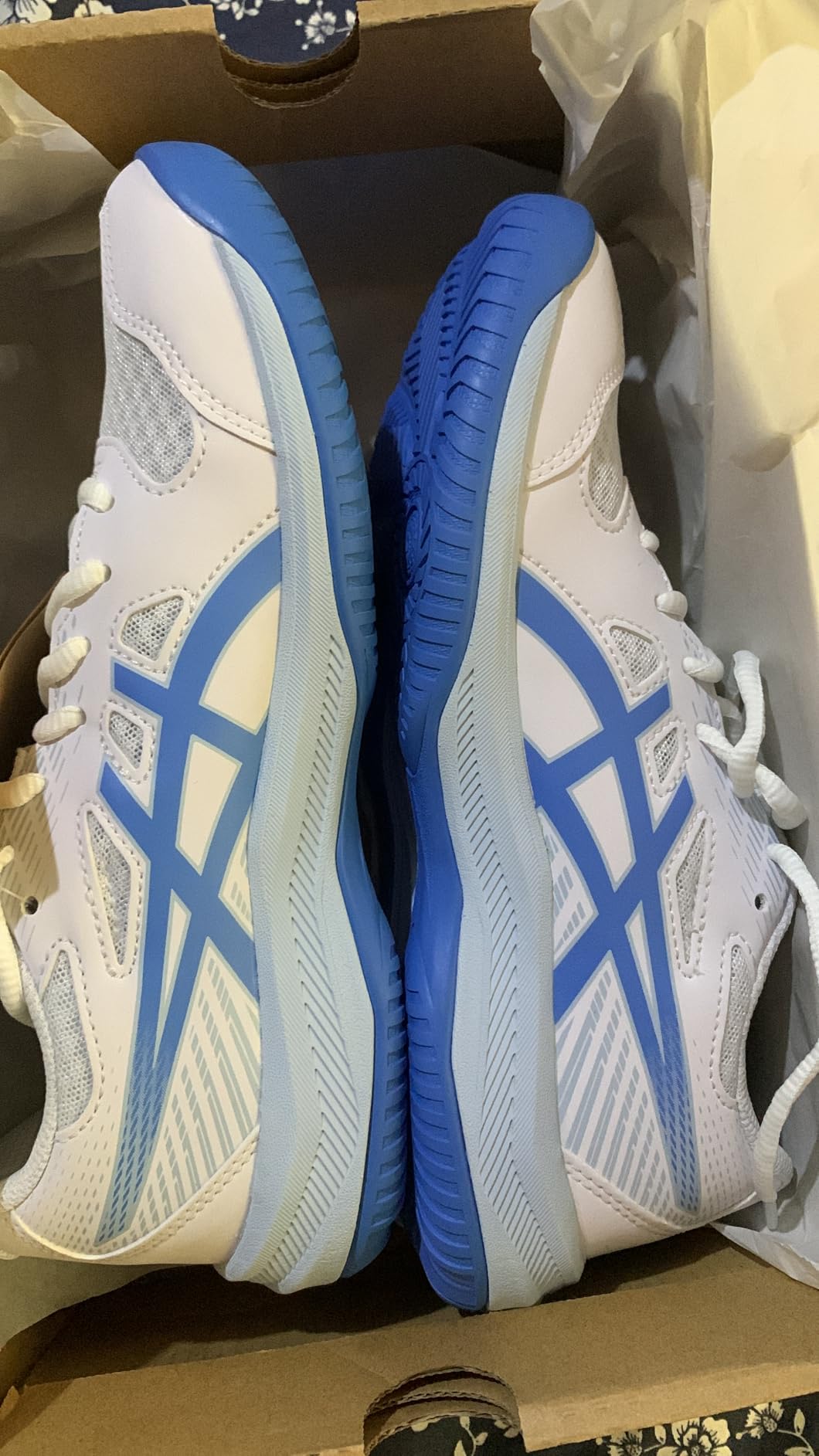 Close-up of ASICS Upcourt 6 mesh construction and design details