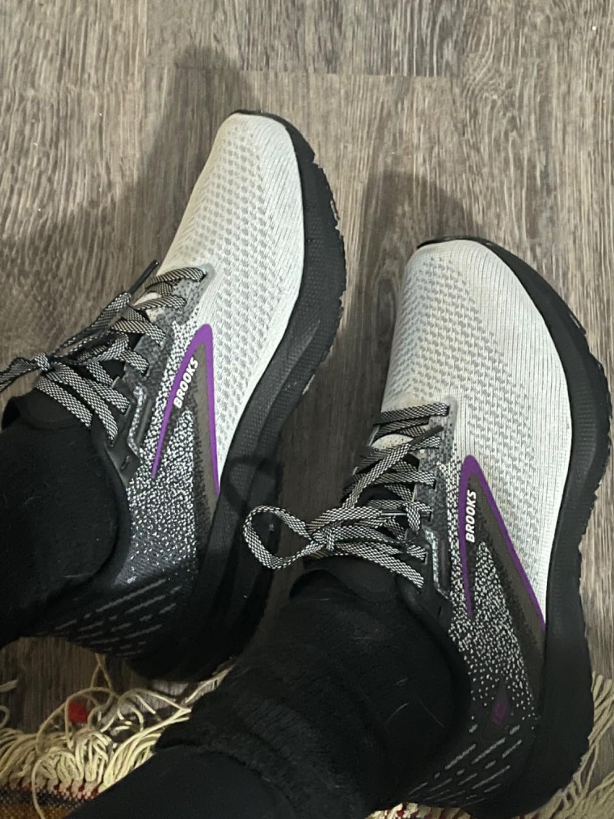Brooks Launch 10 engineered warp knit upper — breathable mesh construction detail
