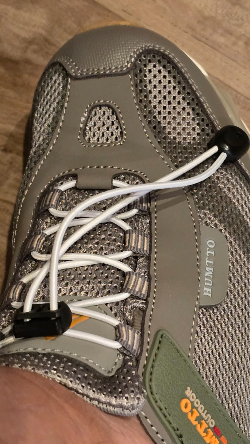 HUMTTO water shoes demonstrating flexibility and range of motion