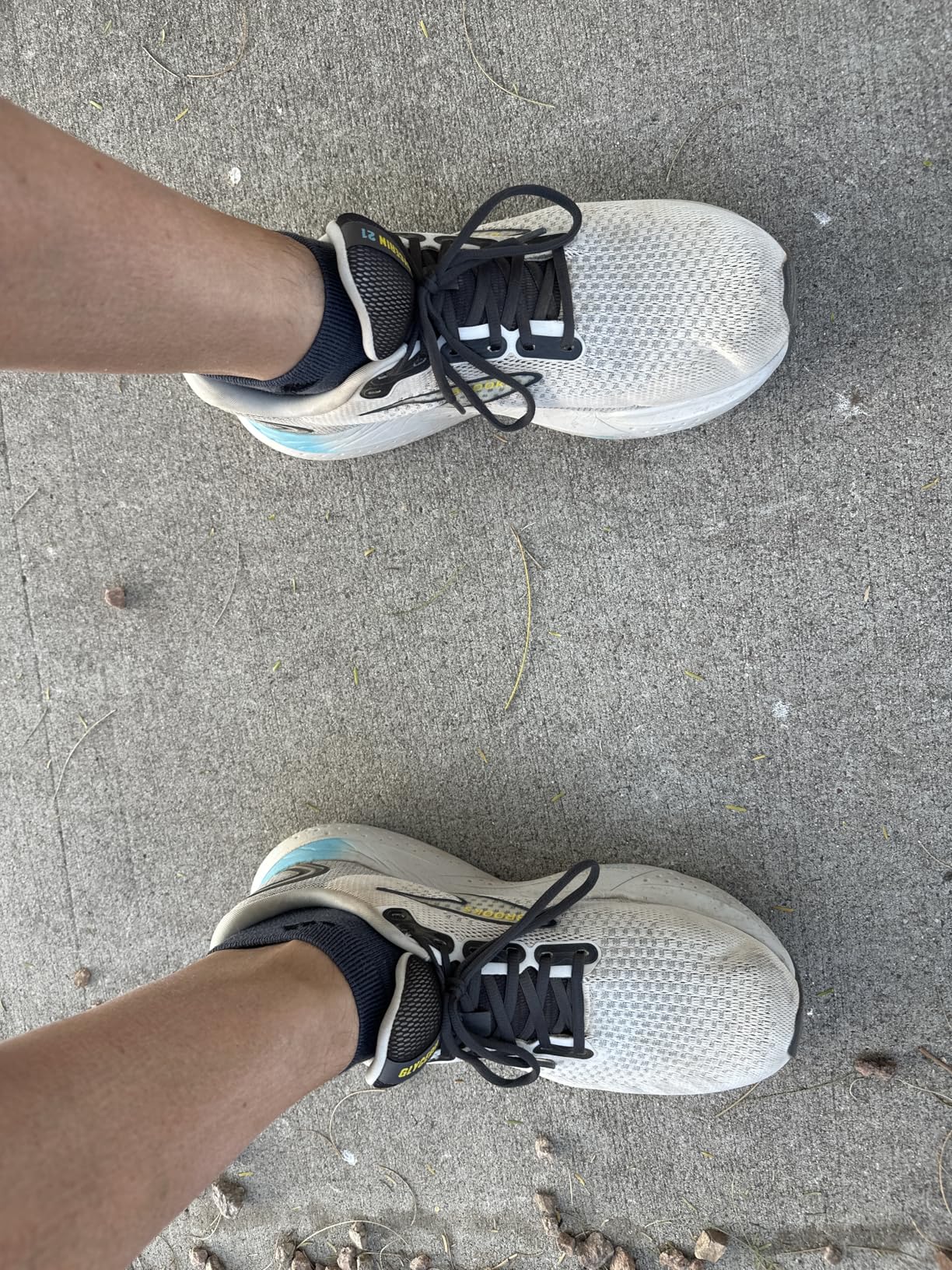 Brooks Glycerin 21 shown in multiple training contexts from road running to daily wear scenarios