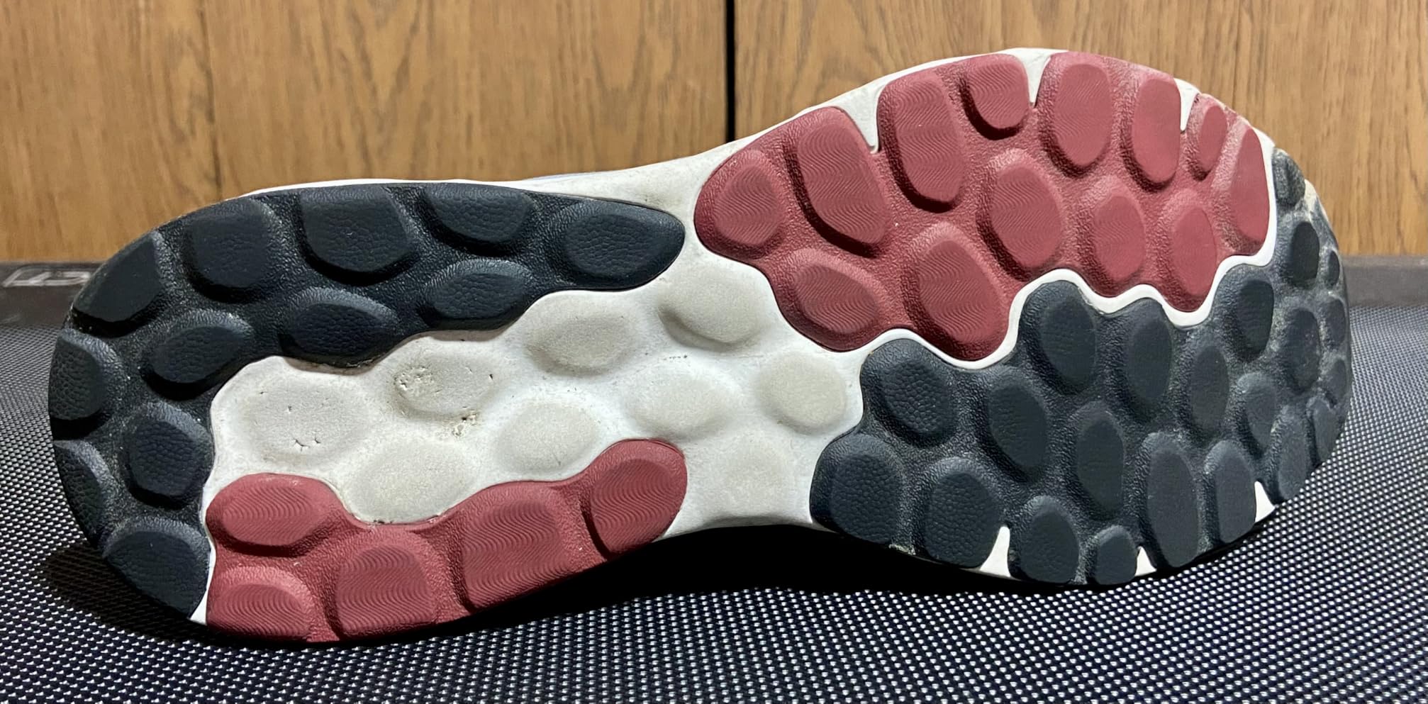 New Balance 520 V8 midsole and outsole detail showing EVA foam cushioning construction and rubber tread pattern from side angle
