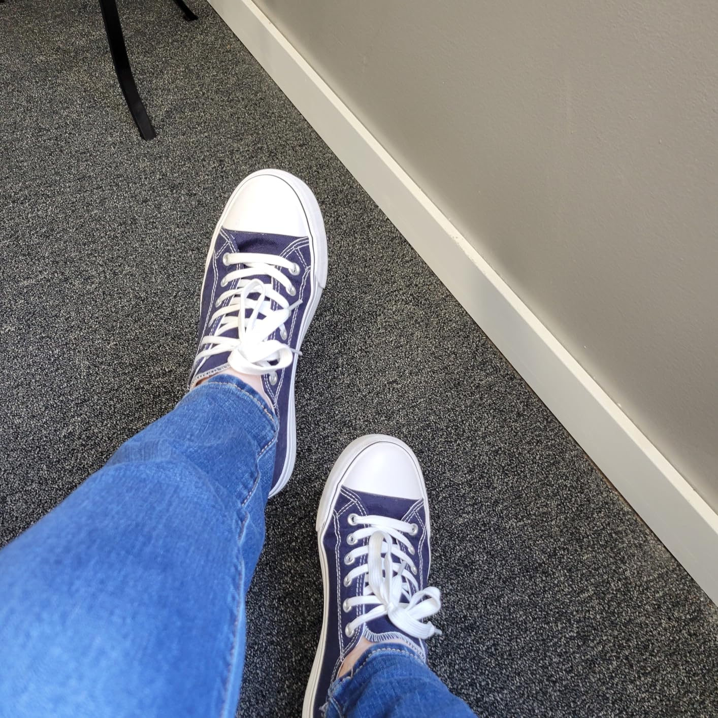 ZGR canvas shoes worn with jeans showing everyday styling and comfortable daily wear