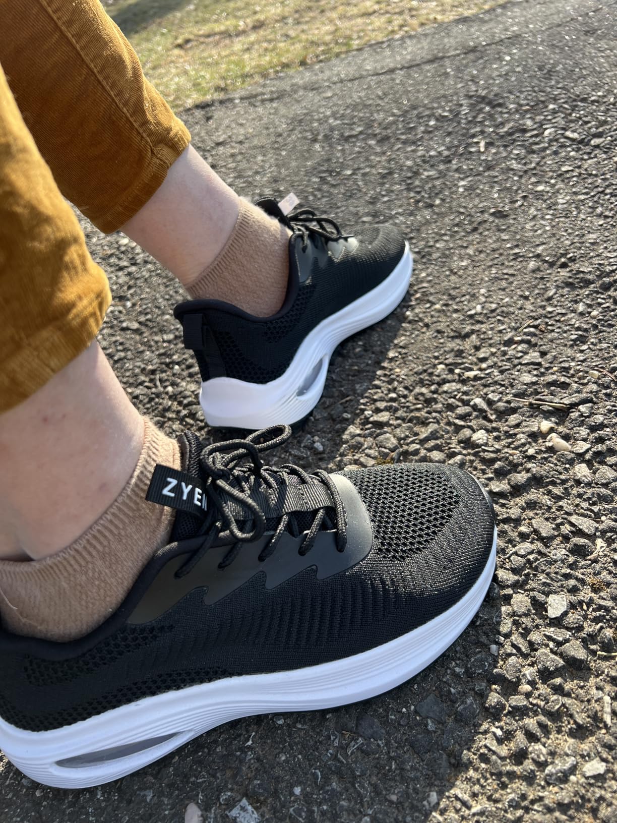 Close-up of ZYEN shoe mesh upper construction showing knit texture and lacing detail