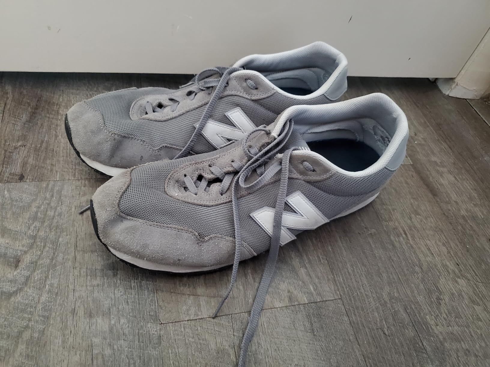 New Balance Men's 515 V3 sneaker in navy blue colorway showing classic retro-inspired design