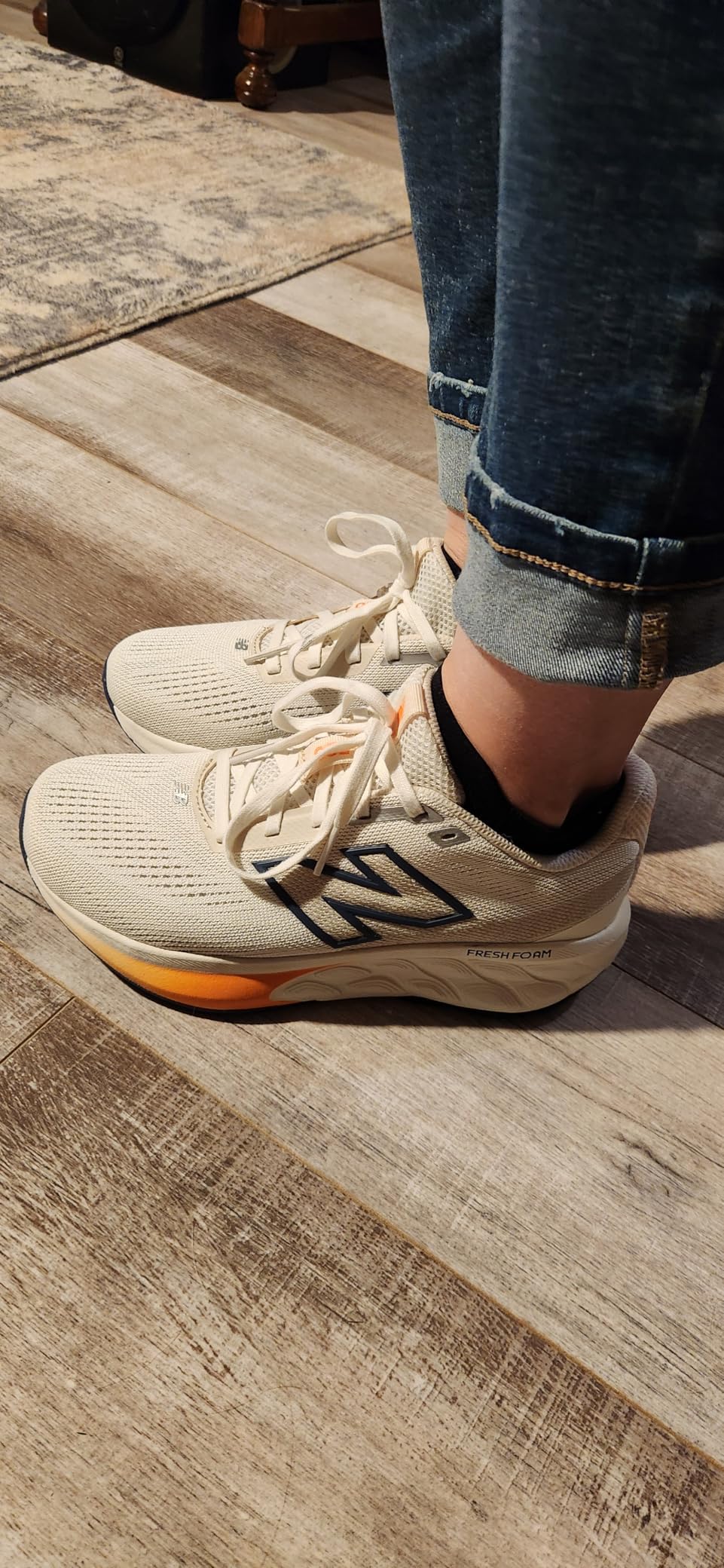 New Balance Fresh Foam 520 V9 toe box detail and lacing system close-up