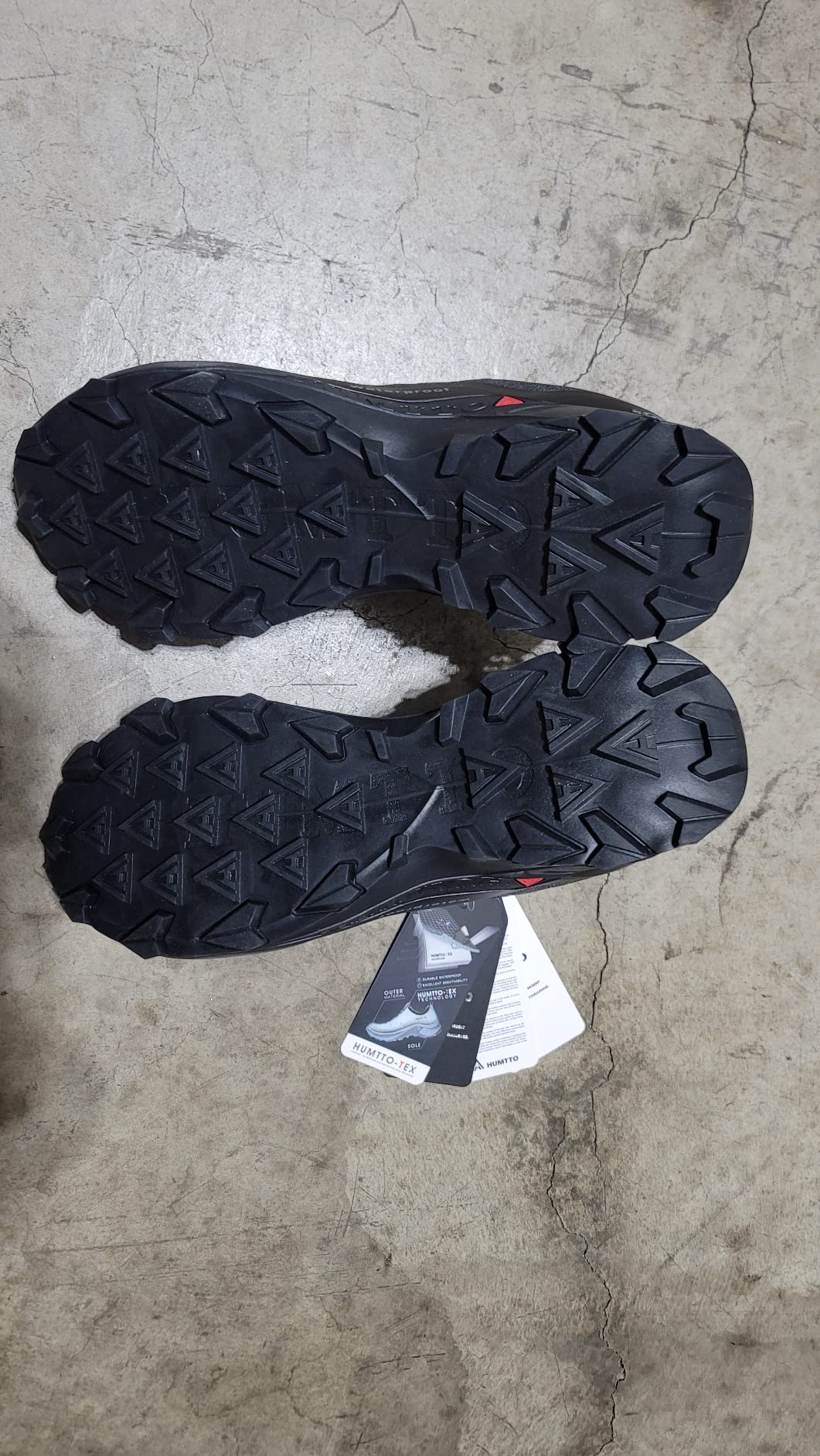 HUMTTO shoe lacing system and breathable fabric upper material detail