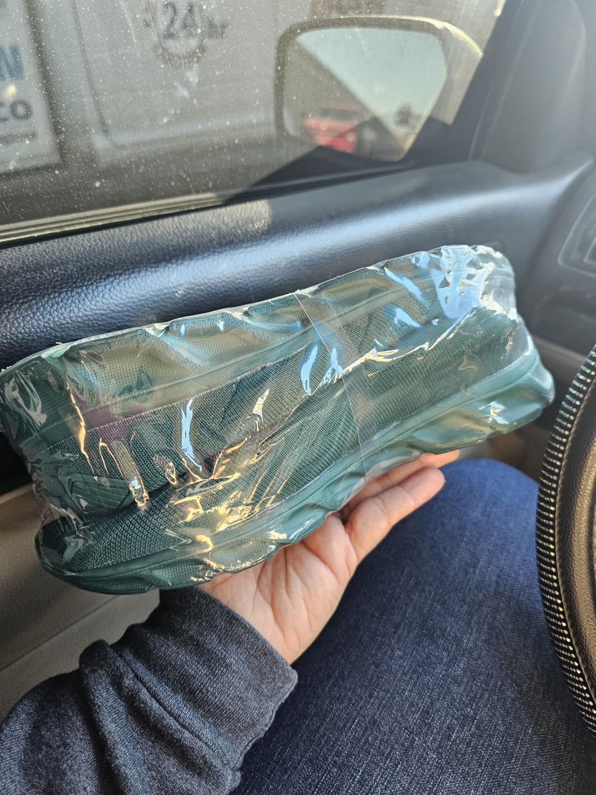 Close-up of DLWKIPV mesh knit upper showing fine weave construction and breathable design