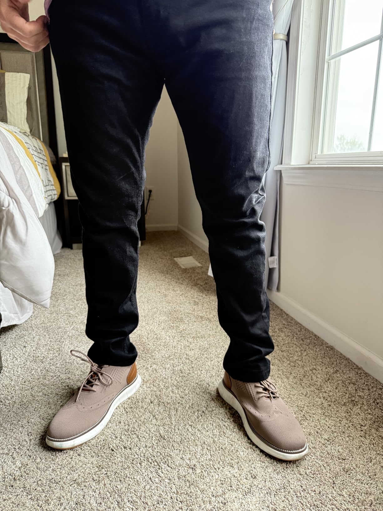 Close-up of SVNKE knit mesh upper texture and lacing system detail