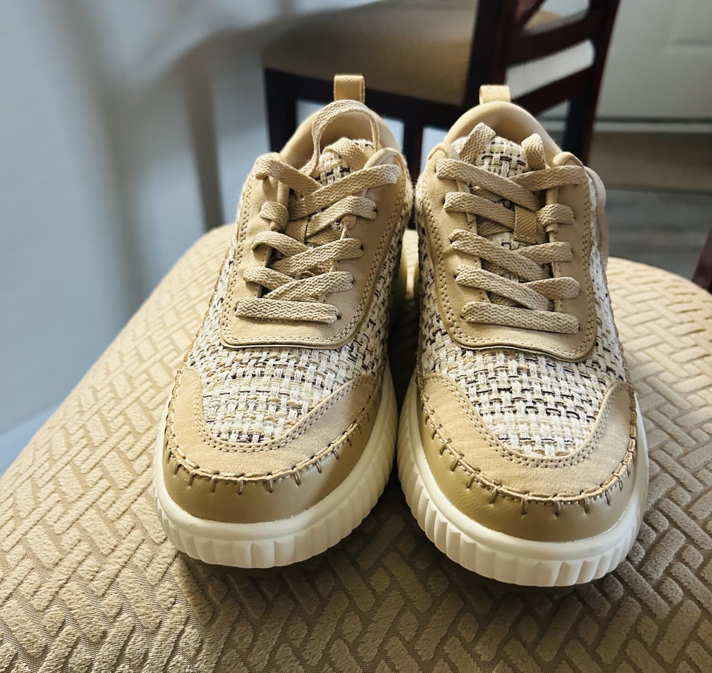 Close-up of tweed upper and stitching on DREAM PAIRS City Tweed sneaker