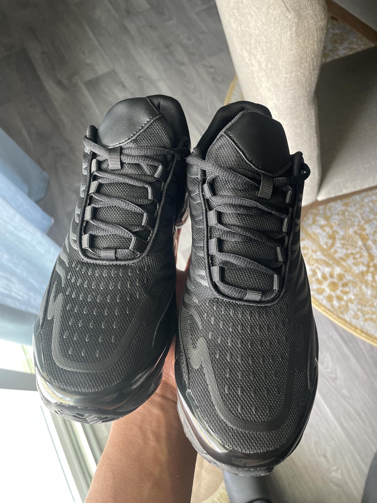 Sole pattern and outsole grip design of Men's Air Running Shoes after testing