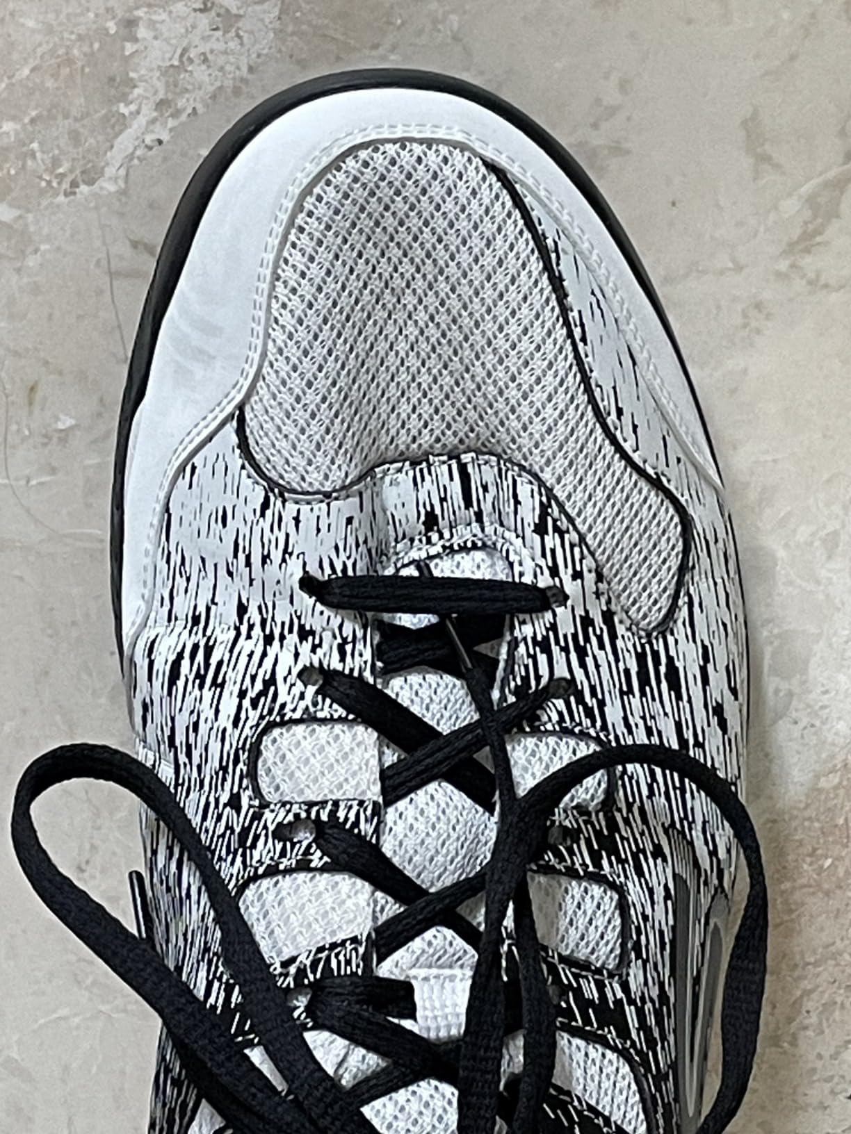 Player testimonials and community feedback showing consistent themes of Skechers Viper Court comfort praise and durability concerns