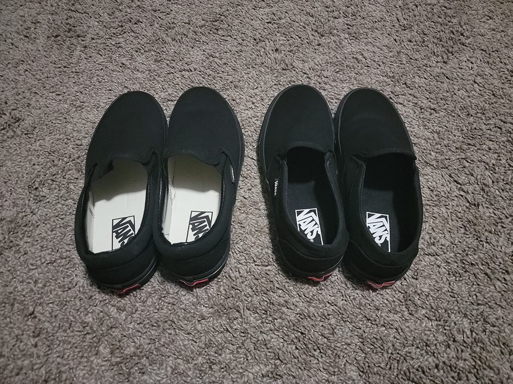 Vans Asher slip-on heel construction detail showing padded collar and elastic side panels