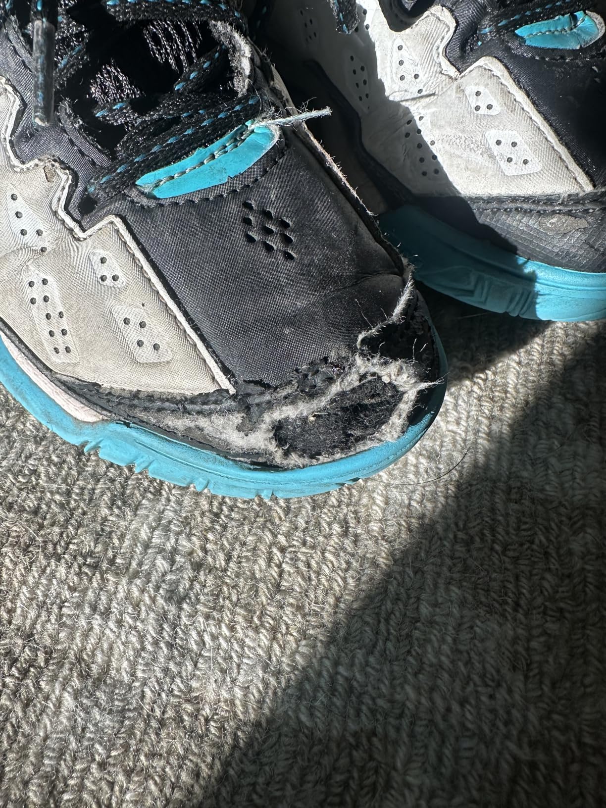 Bottom view of AND1 Showout basketball shoes showing herringbone traction pattern on rubber outsole