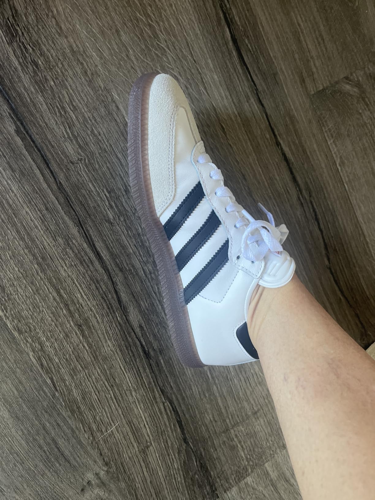 Adidas kids Samba side view showing classic profile and indoor soccer gum rubber sole pattern
