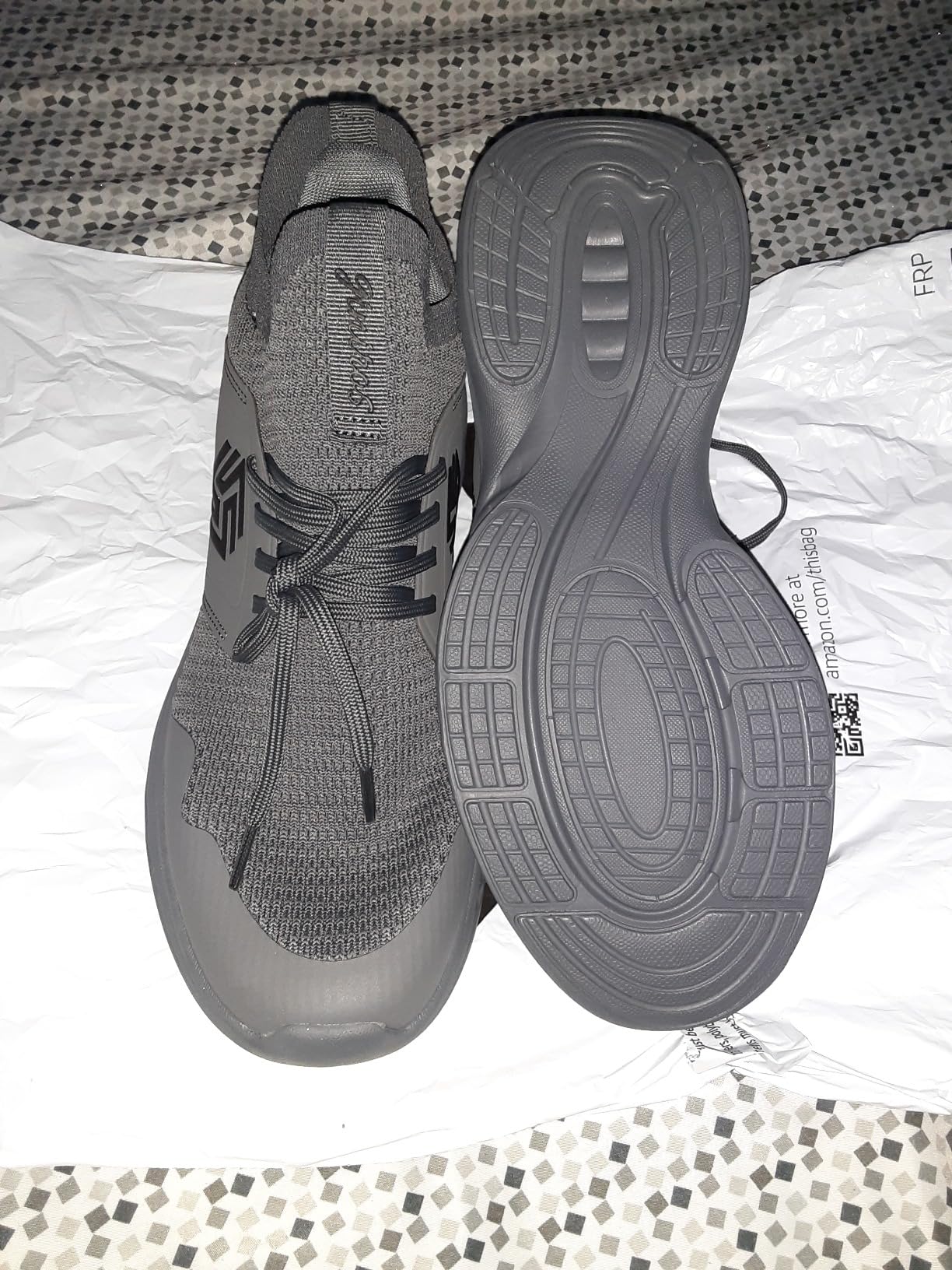 Giniros mens sneakers showing sole wear pattern after multiple weeks of gym and outdoor walking use