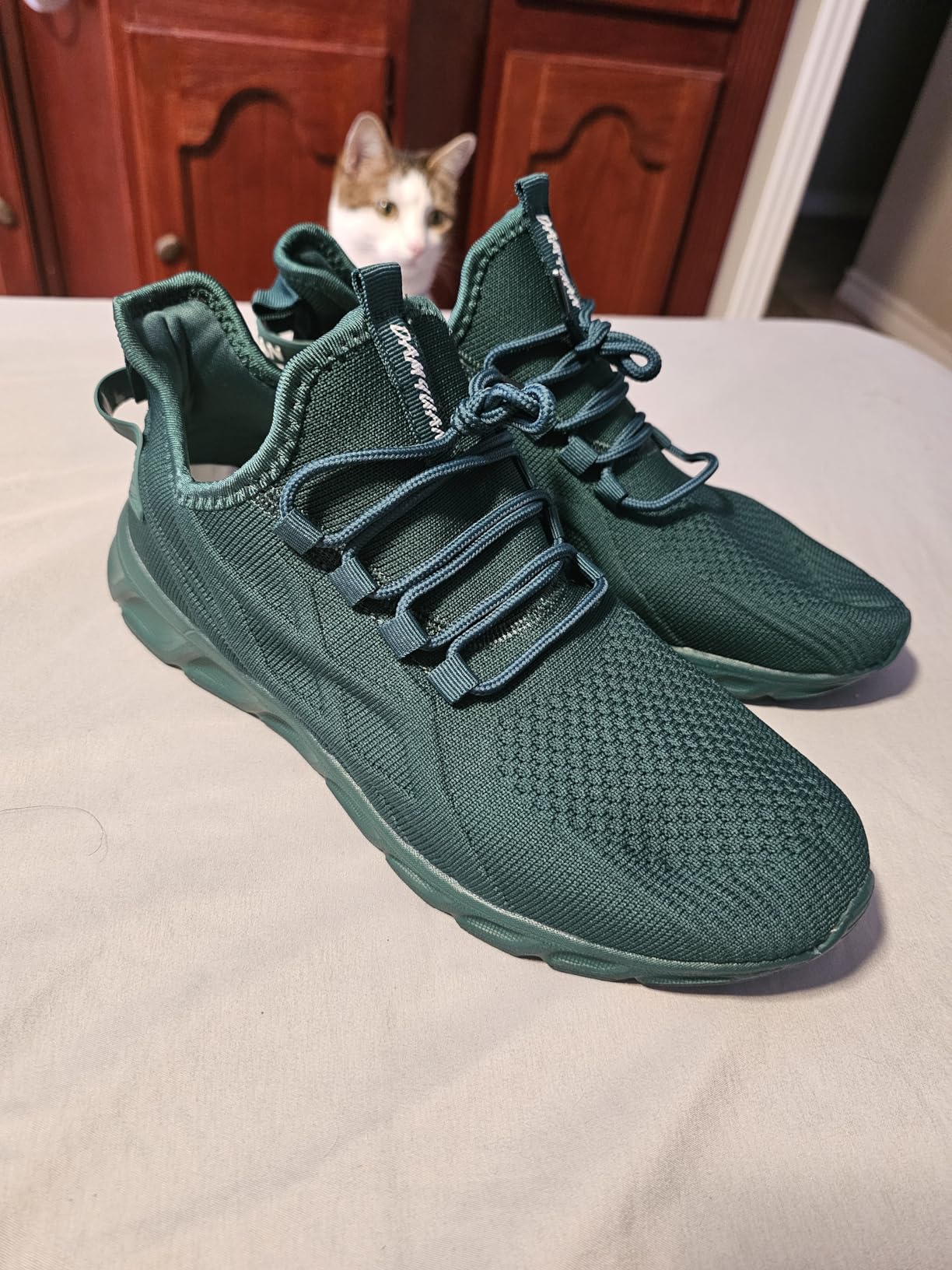 DLWKIPV bottom sole view showing smooth EVA rubber outsole with minimal tread pattern — does not provide true non-slip grip on wet surfaces