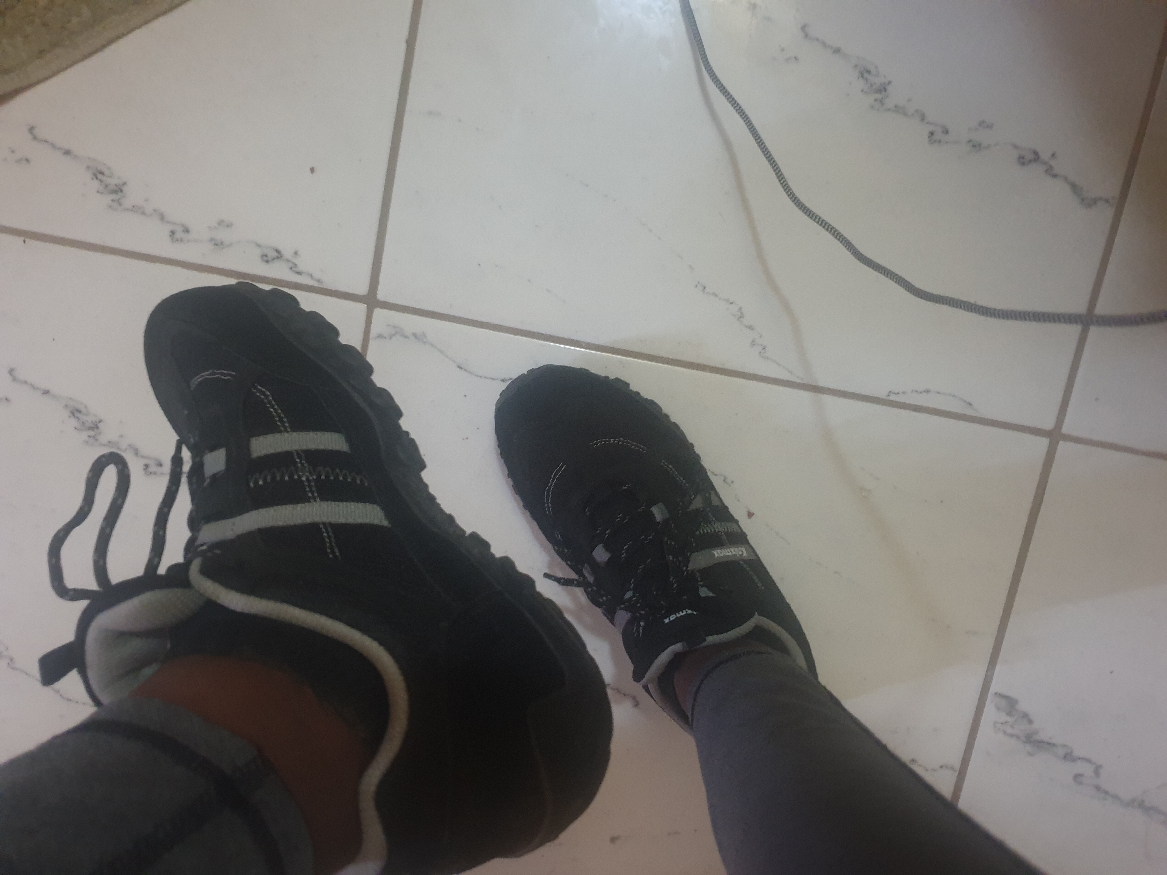 Knixmax shoes performing across varied terrain types — dirt trail, rock, and loose gravel surfaces