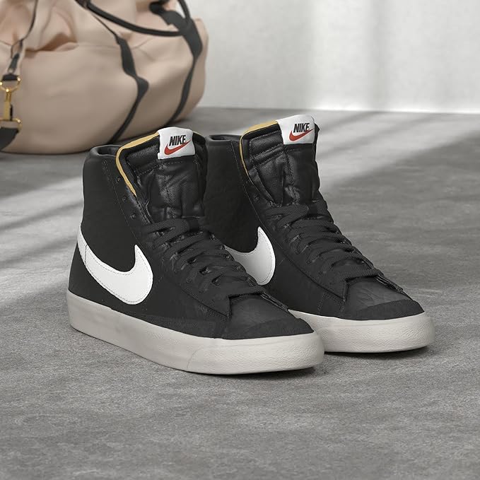 Nike Men's Blazer Mid '77 Vntg Basketball Shoes