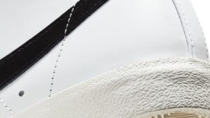 Nike Women's Blazer Mid '77 Sneaker