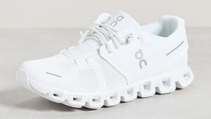 On Women's Cloud Sneakers Low Top Pearl