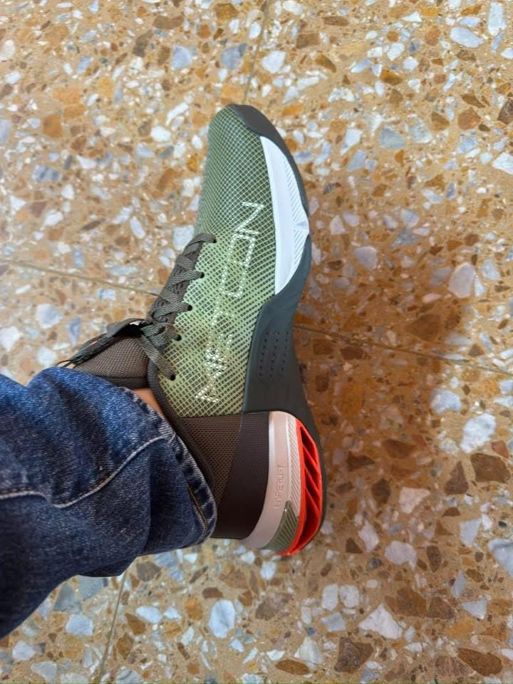 Nike Metcon 8 sole view showing firm heel platform, inner plate, and forefoot flex grooves