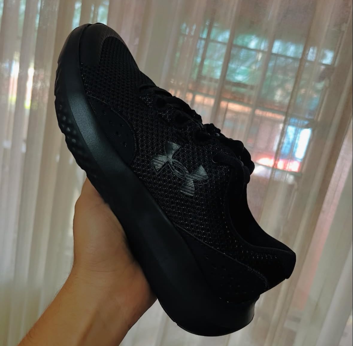 Under Armour Surge 4 heel counter TPU overlay and padded ankle collar detail
