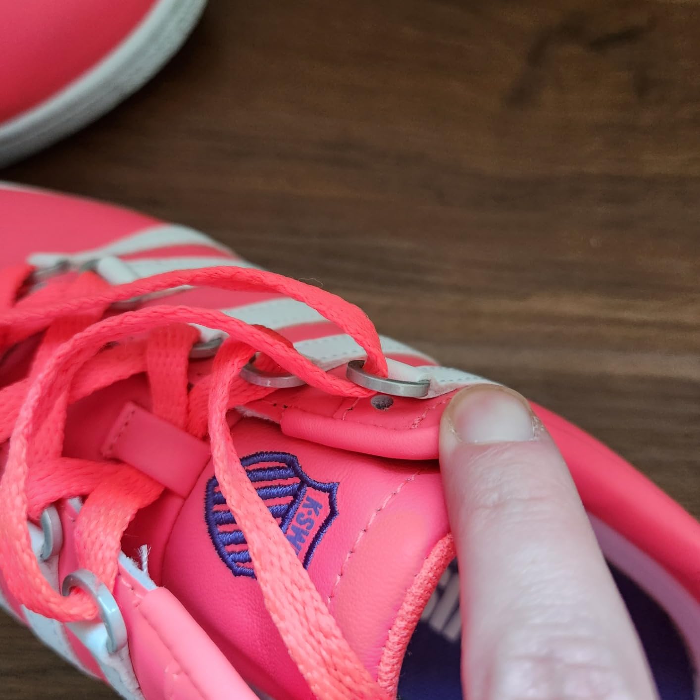 K-Swiss Classic VN D-ring lacing system close-up showing metal hardware detail and lacing mechanism