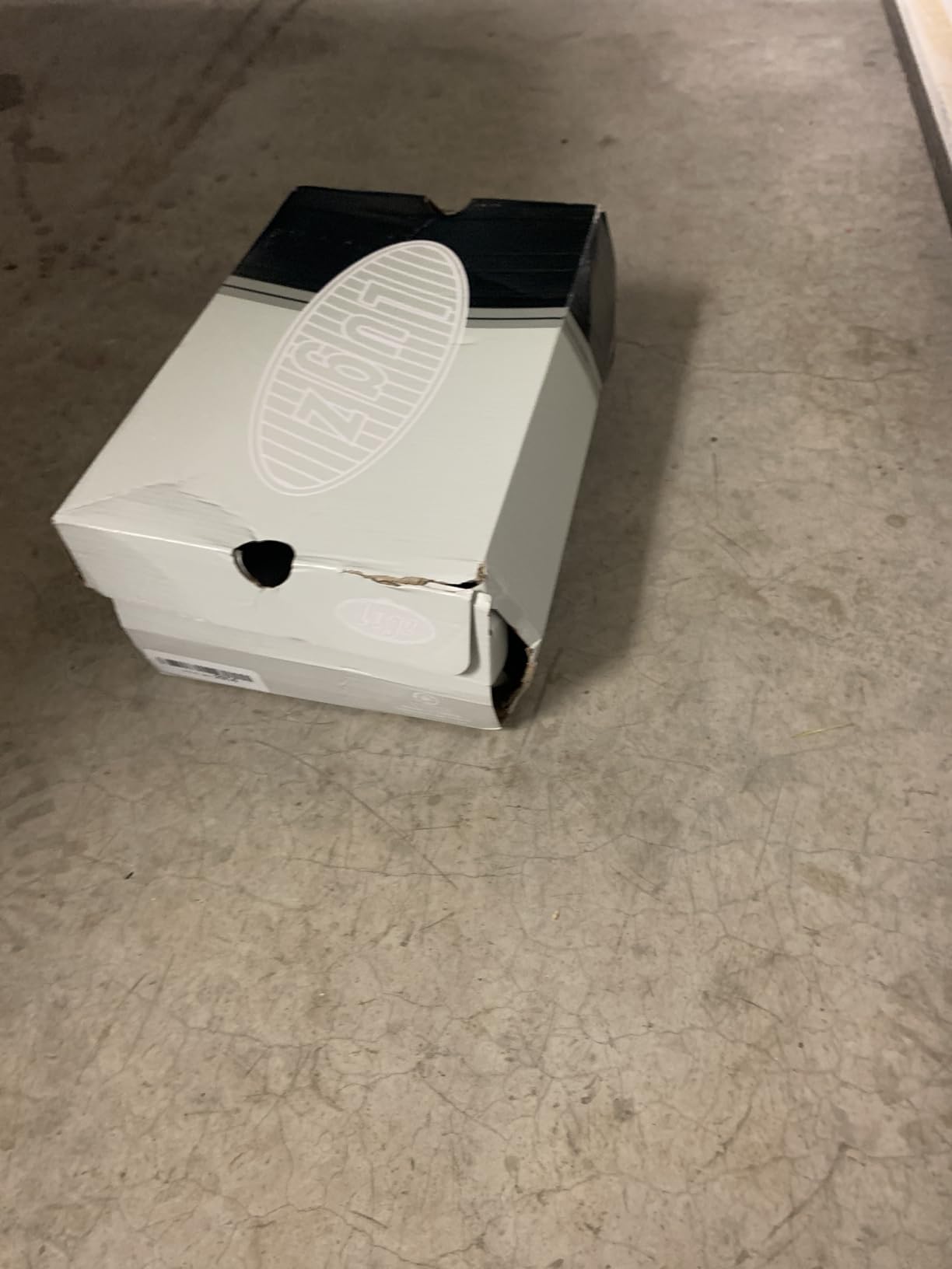 Lugz Clipper packaging and box showing product presentation and sizing information label