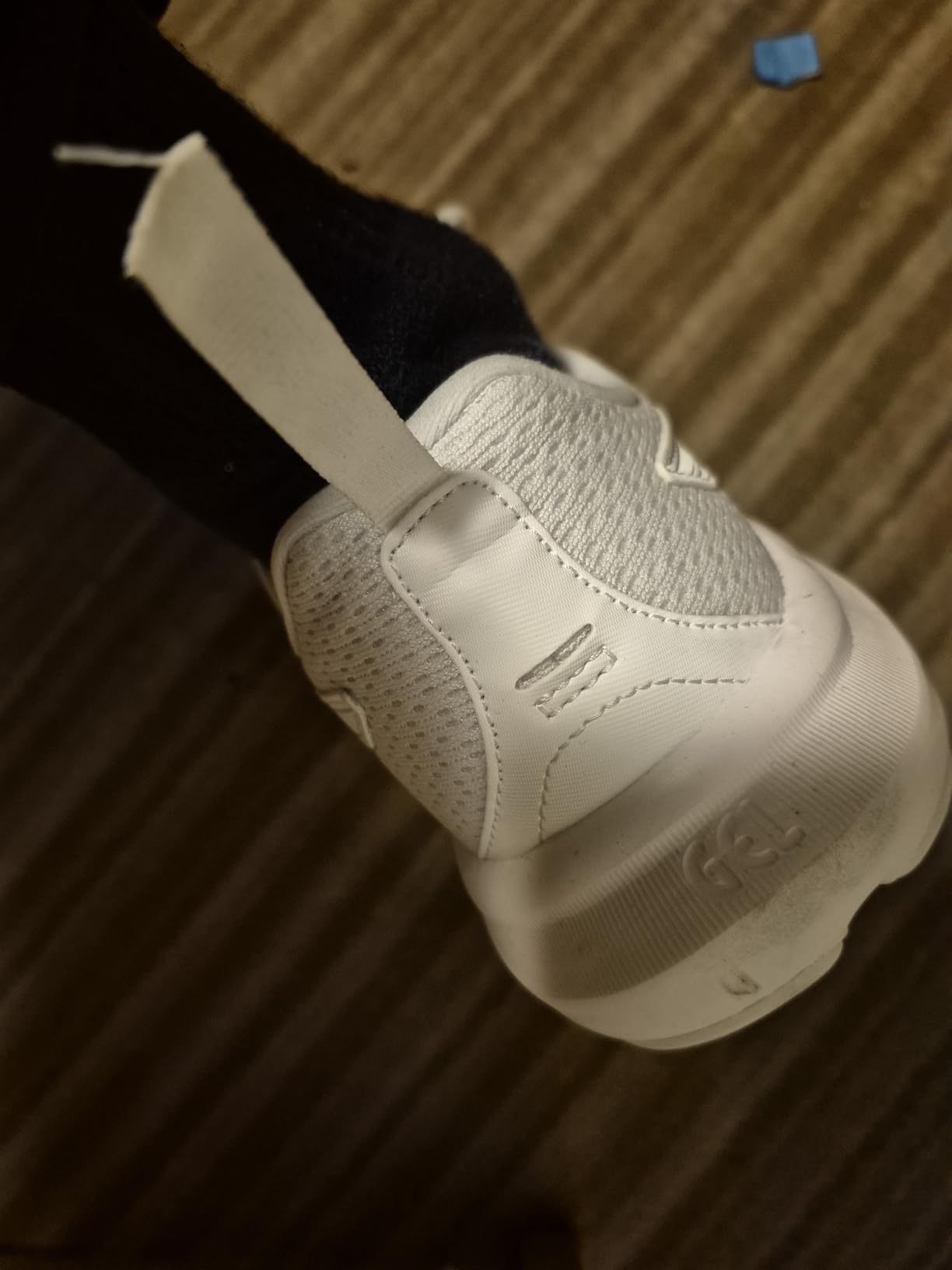 Close-up of ASICS Gel-Contend 9 lacing system and heel counter structure