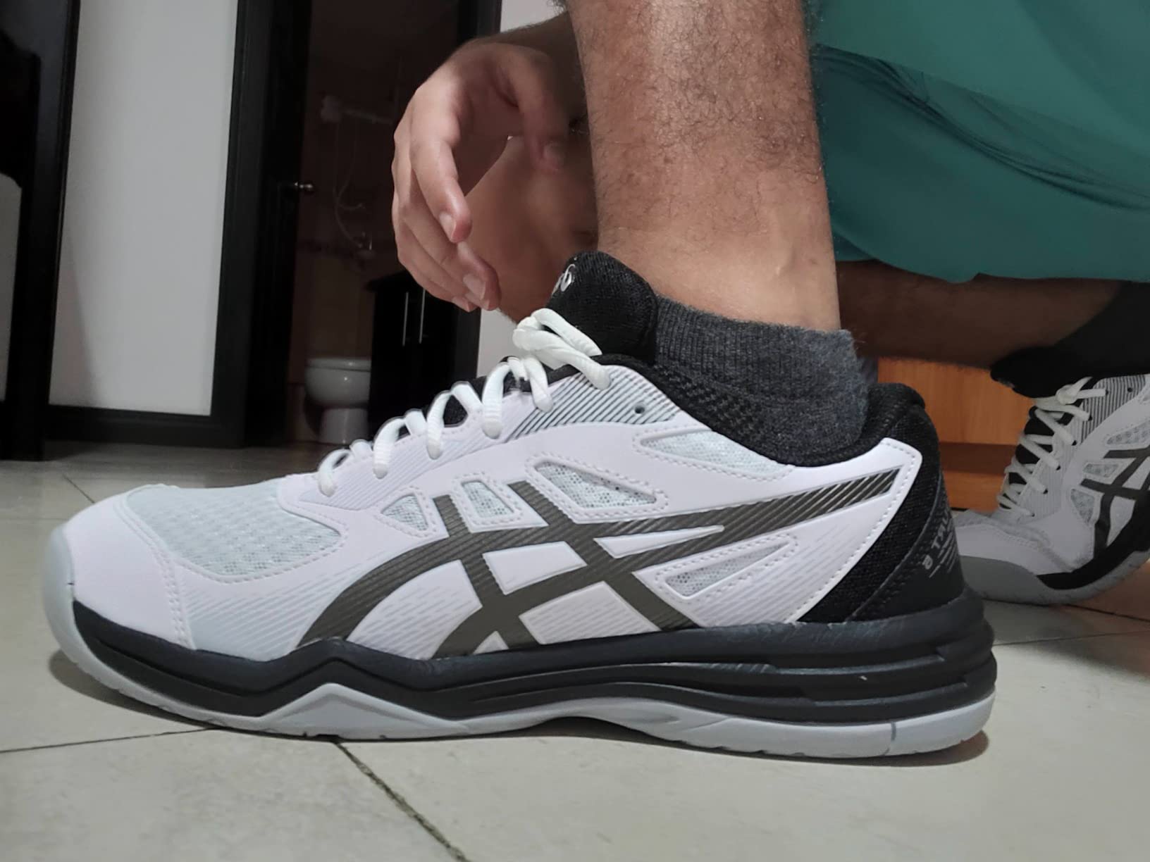ASICS Upcourt 5 toe box and forefoot detail showing mesh breathability construction and overlay reinforcement