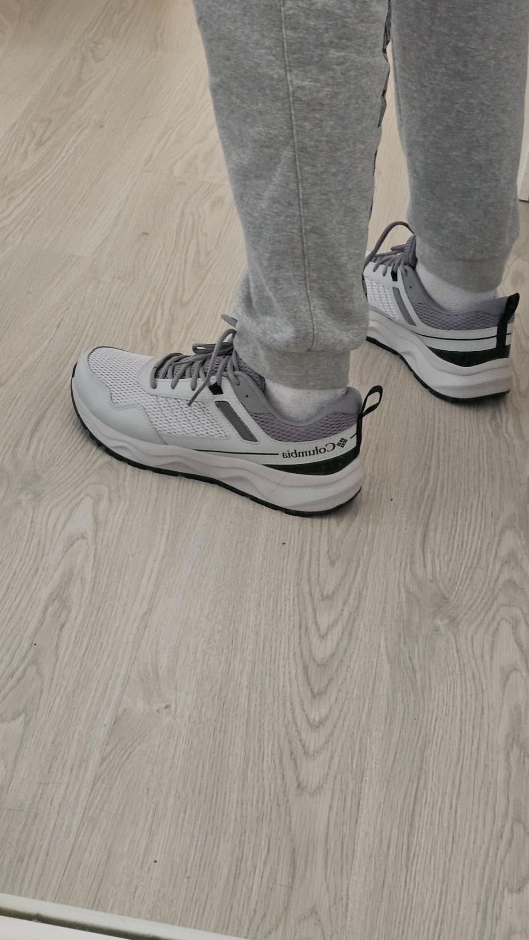 Columbia Men's Plateau side profile showing TechLite midsole height and upper construction layers