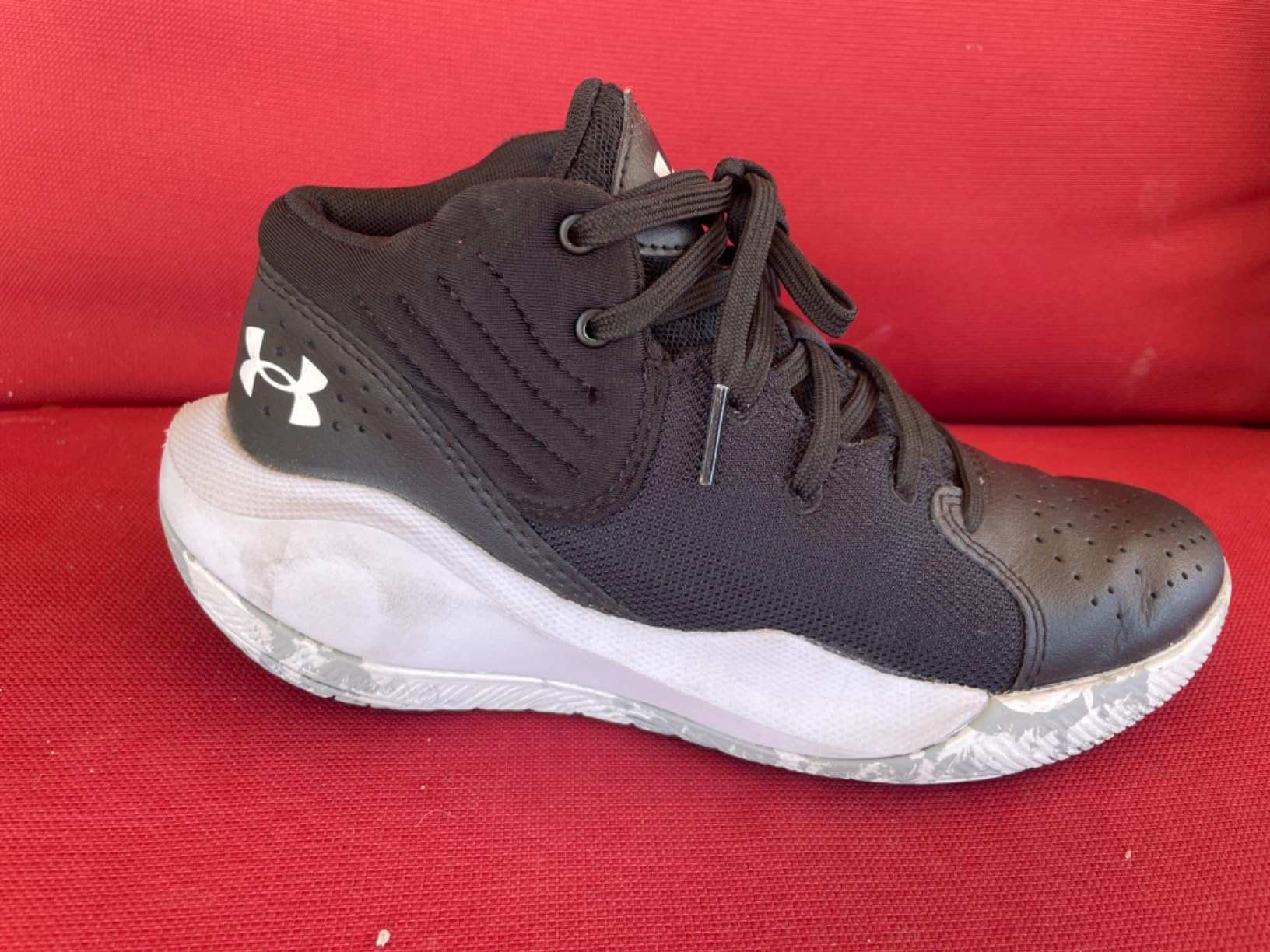 Under Armour Grade School Jet 21 outsole showing rubber traction pattern and court grip design