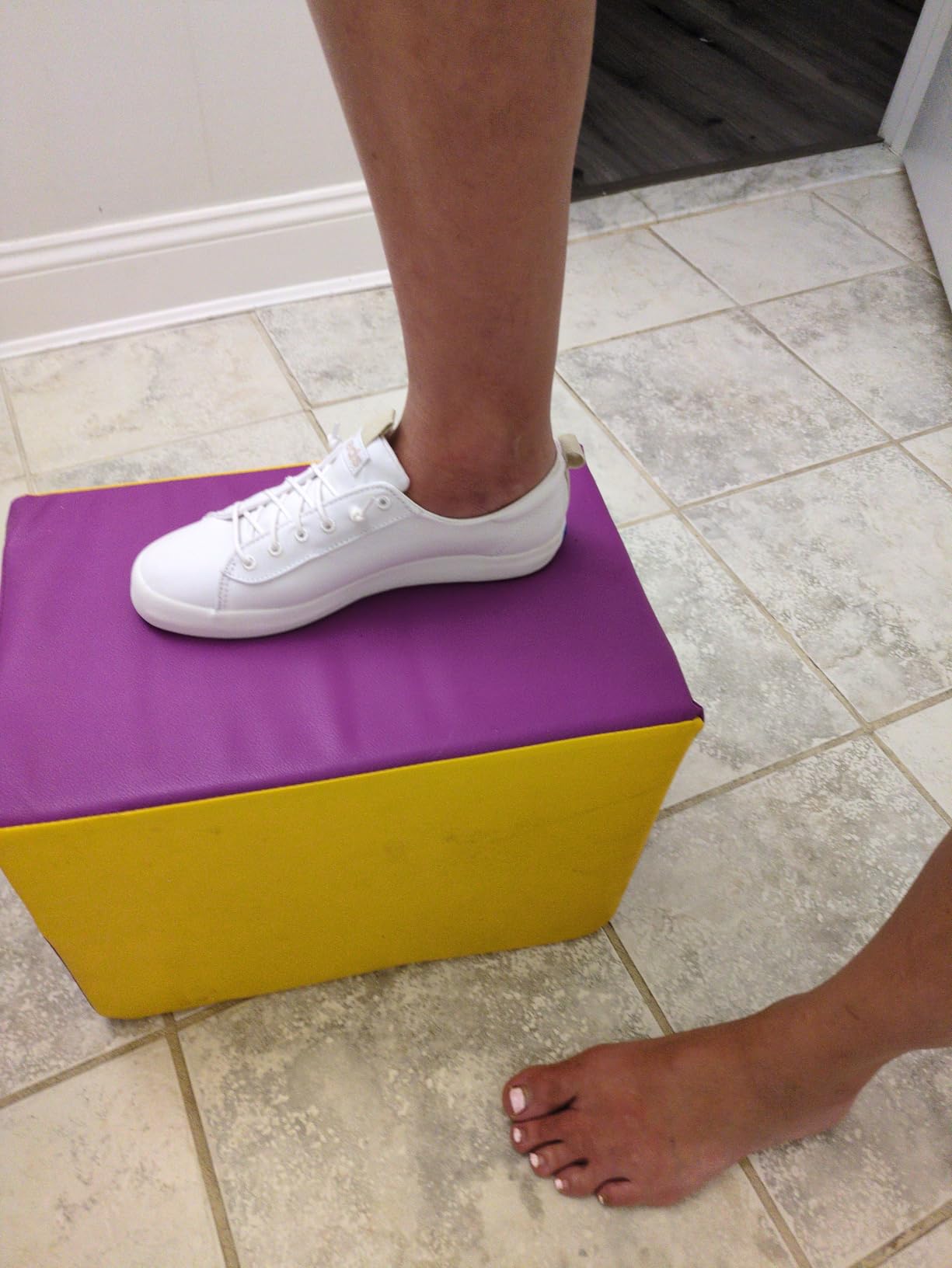 Keds Kickback sizing comparison showing narrow width fit and canvas behavior across different sizes