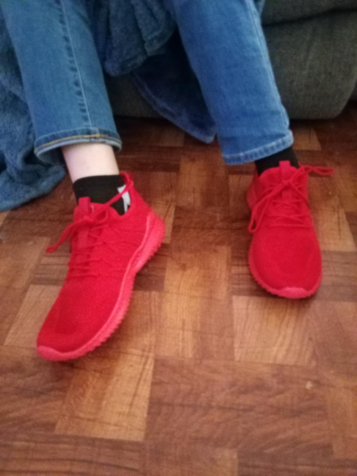 Side profile showing flexible MD sole compound and overall shoe silhouette for sizing reference