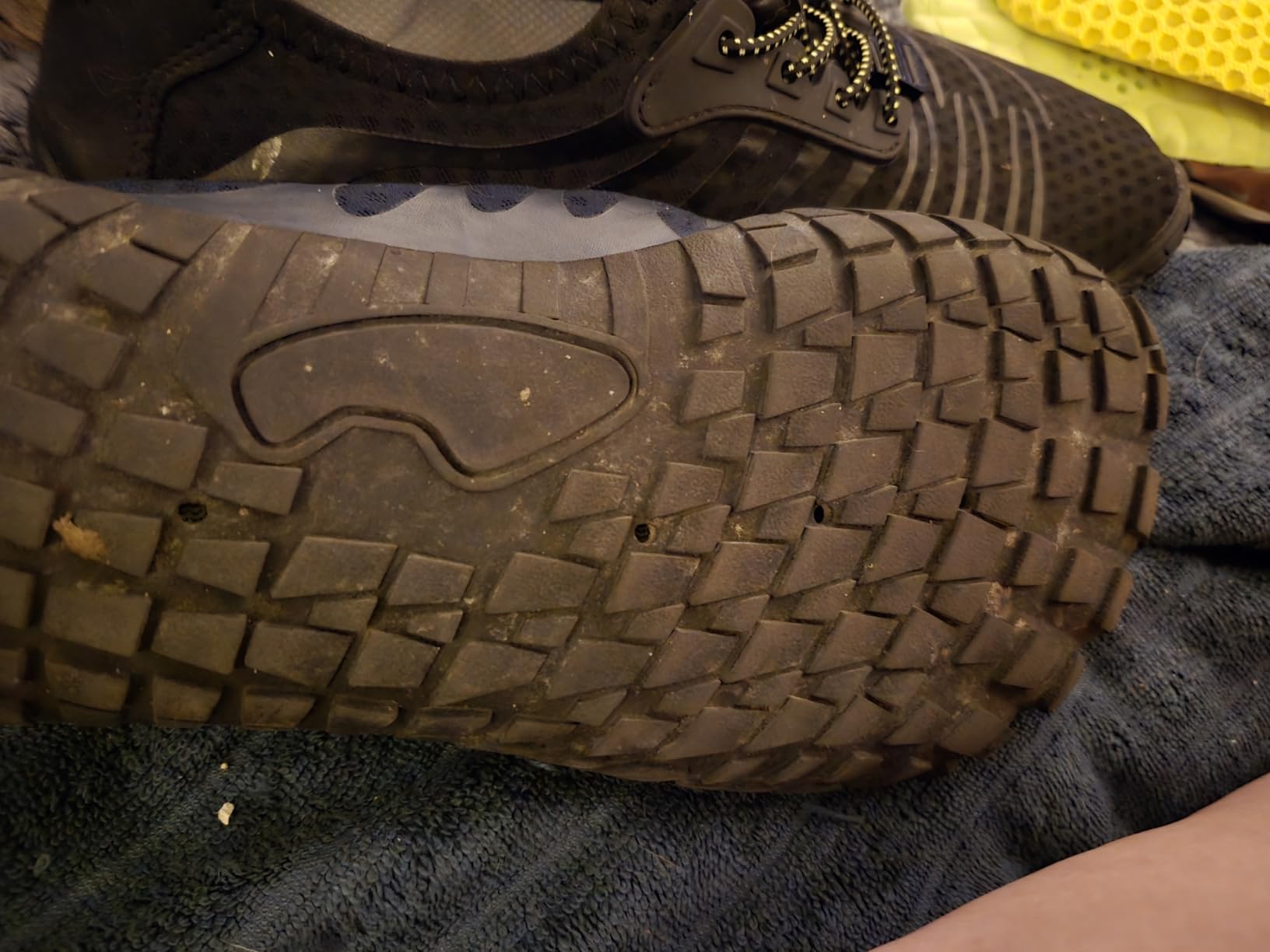 Close-up of Ziitop mesh upper showing tight weave pattern and elastic lacing with toggle mechanism