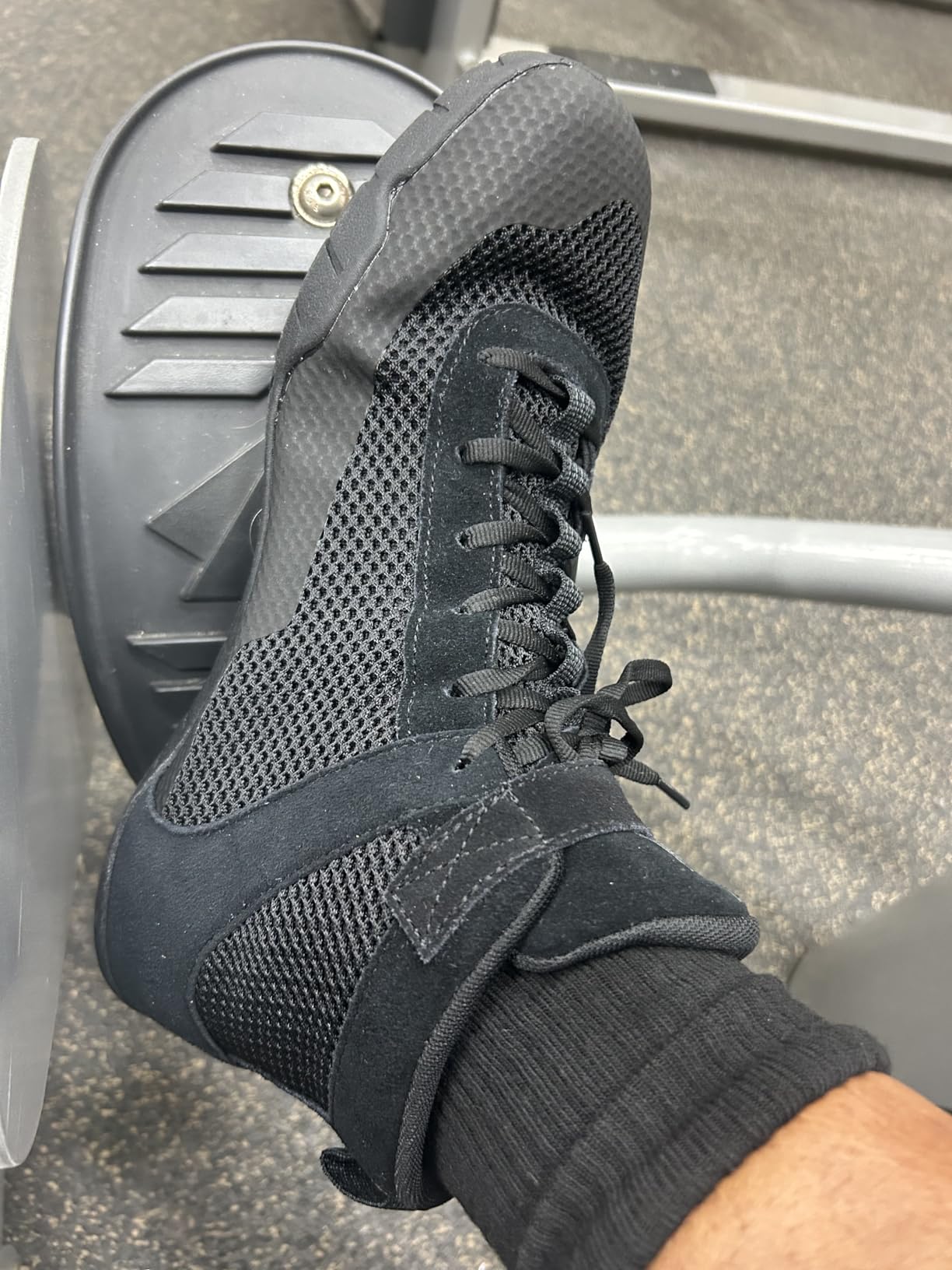 Wrestling Shoes Men Boxing Zero Drop Sole during training session showing grip and stability on wrestling mat