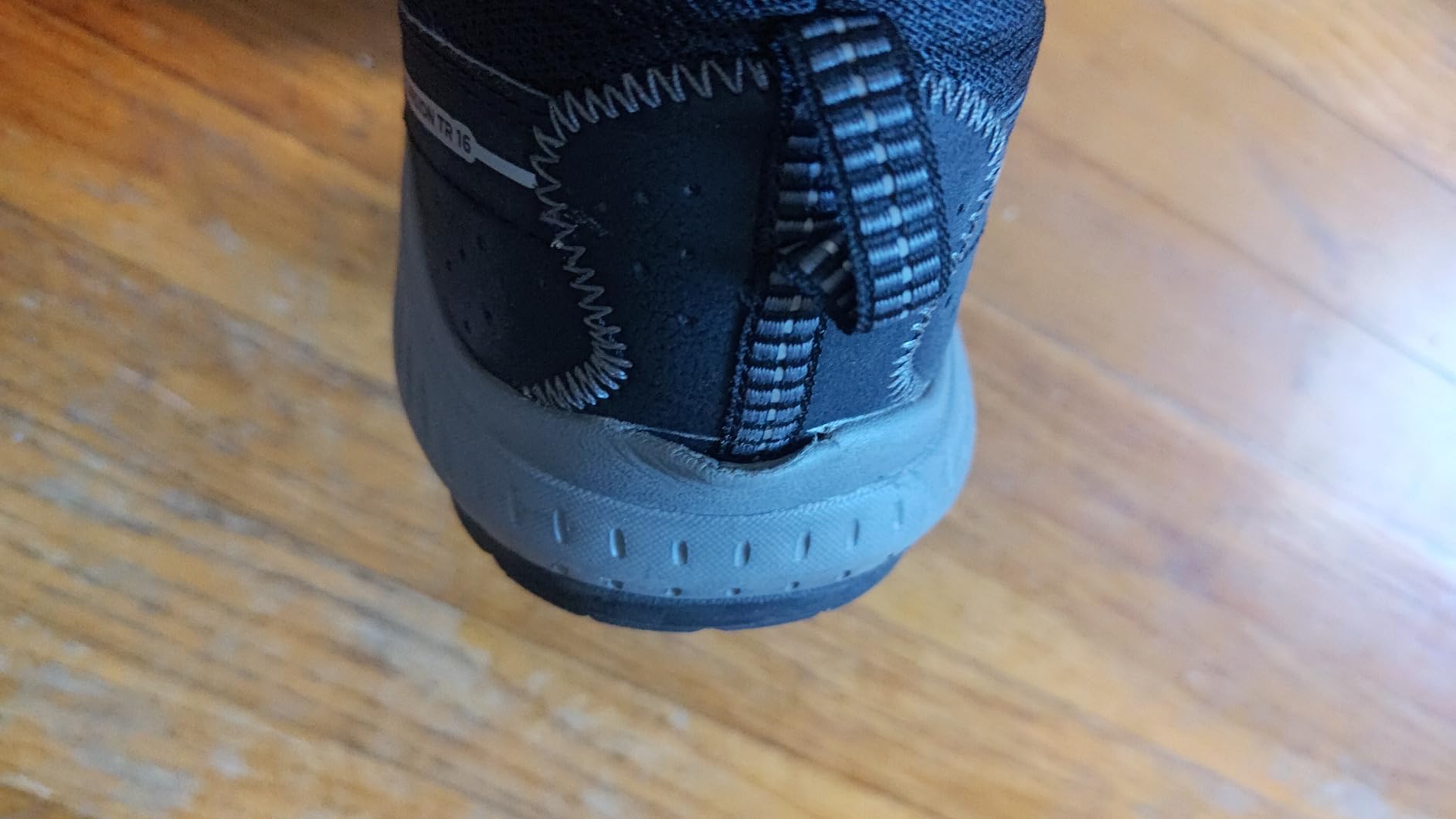 Example showing toe separation durability issue documented in multiple Saucony Excursion TR16 user reports including toe cap pulling away from upper
