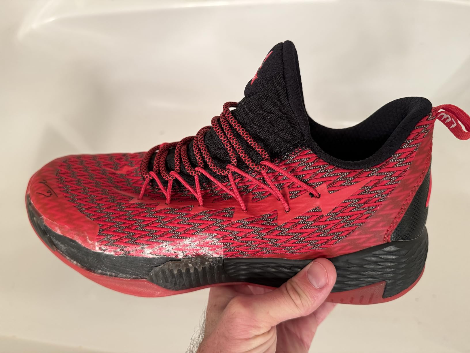 PEAK Lou Williams Lightning color variants showing black and red colorways