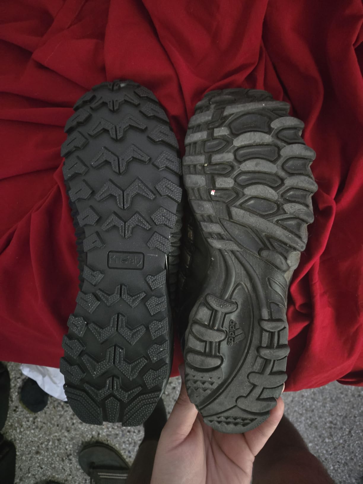 Close-up of ikunka fly weave mesh upper showing midfoot fit and lacing structure at six eyelets