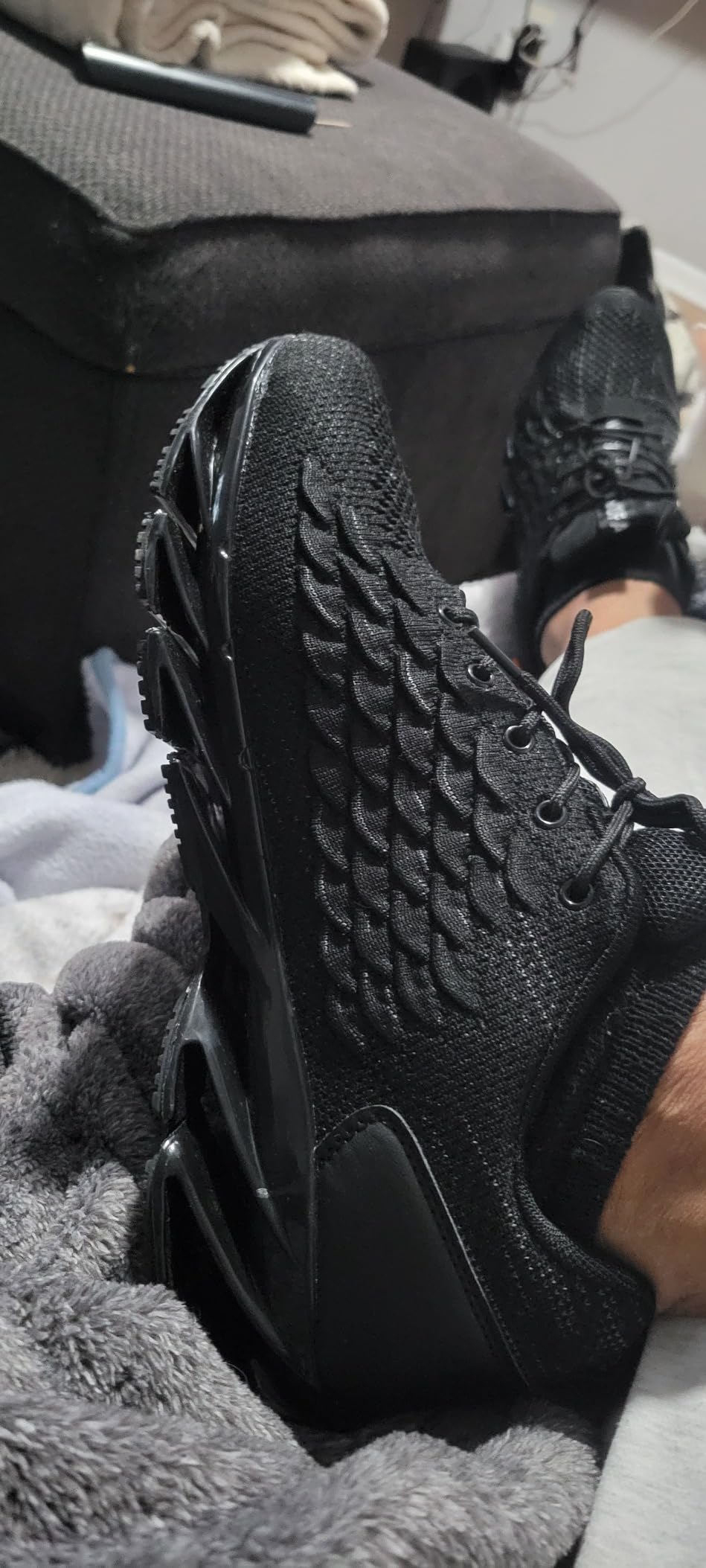 SKDOIUL sneakers in active use during gym session showing wear patterns and athletic performance context