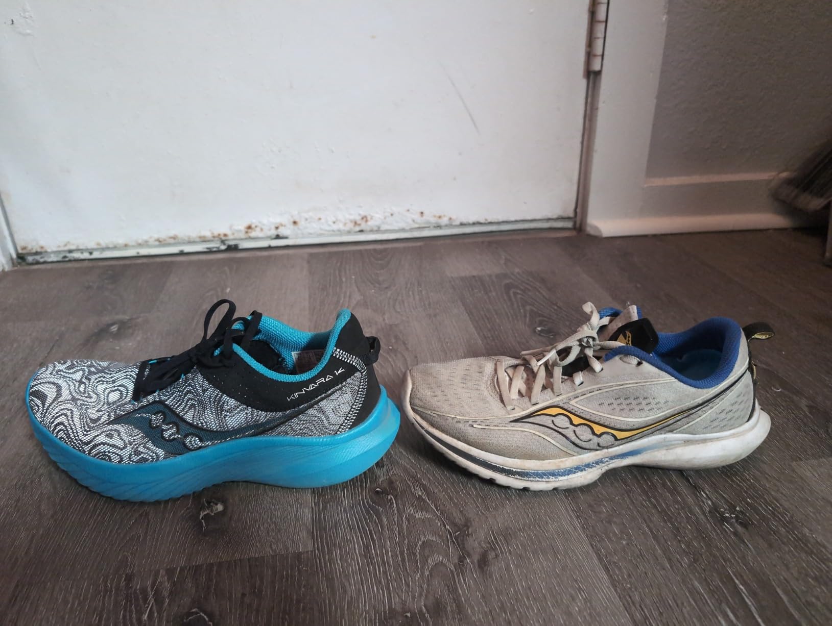 Saucony Men's Kinvara 14 full lateral view showing complete shoe design and proportions