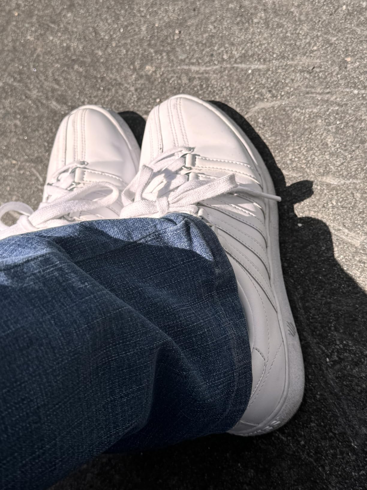 K-Swiss Classic VN side profile showing iconic 5-stripe design, D-ring lacing hardware, and leather upper construction