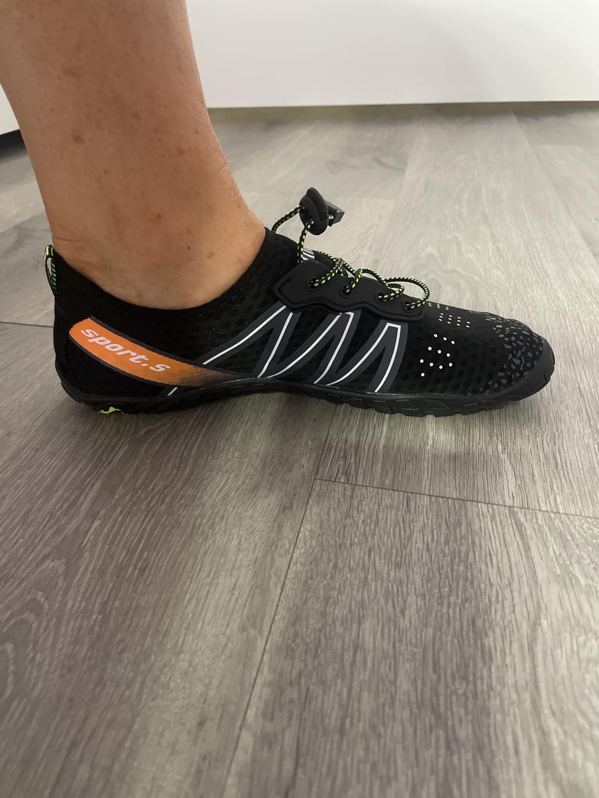 Marketing claims verification showing breathable mesh, drainage holes, and non-slip features in action