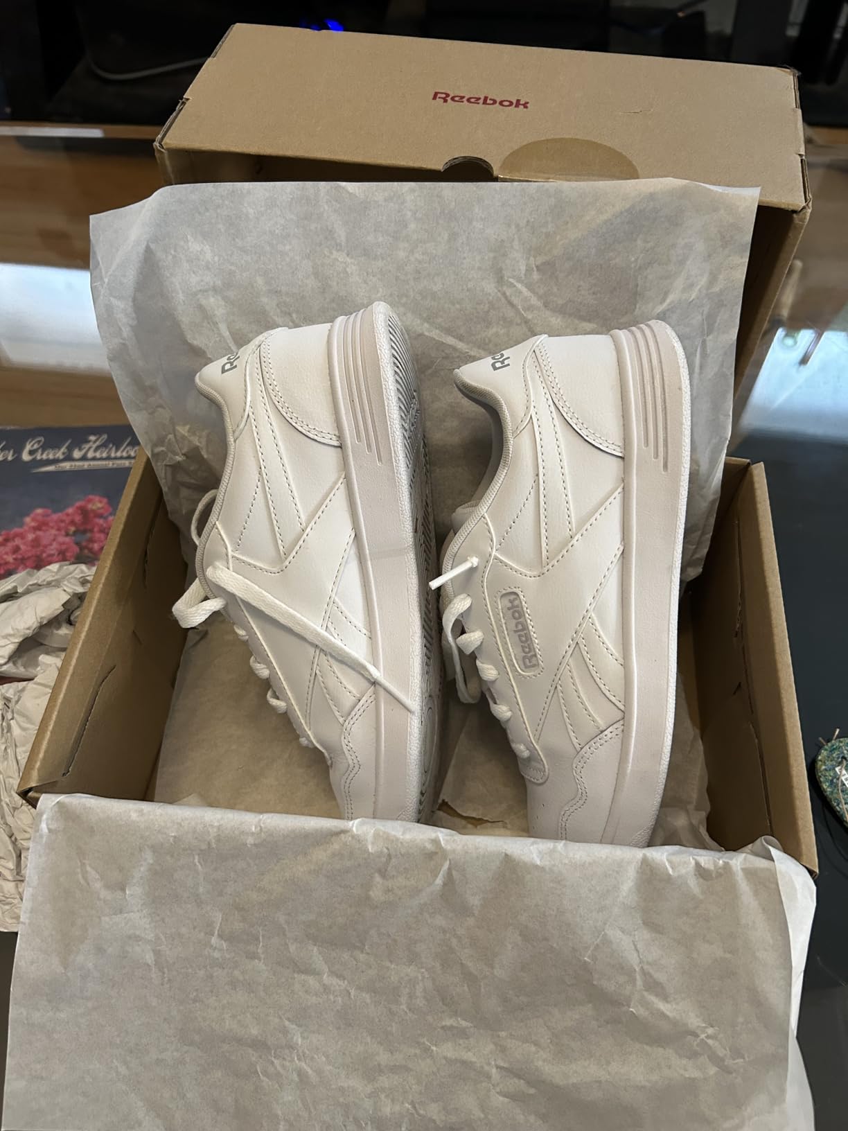 Reebok Court Advance interior view displaying padded collar and removable cushioned sockliner for comfort