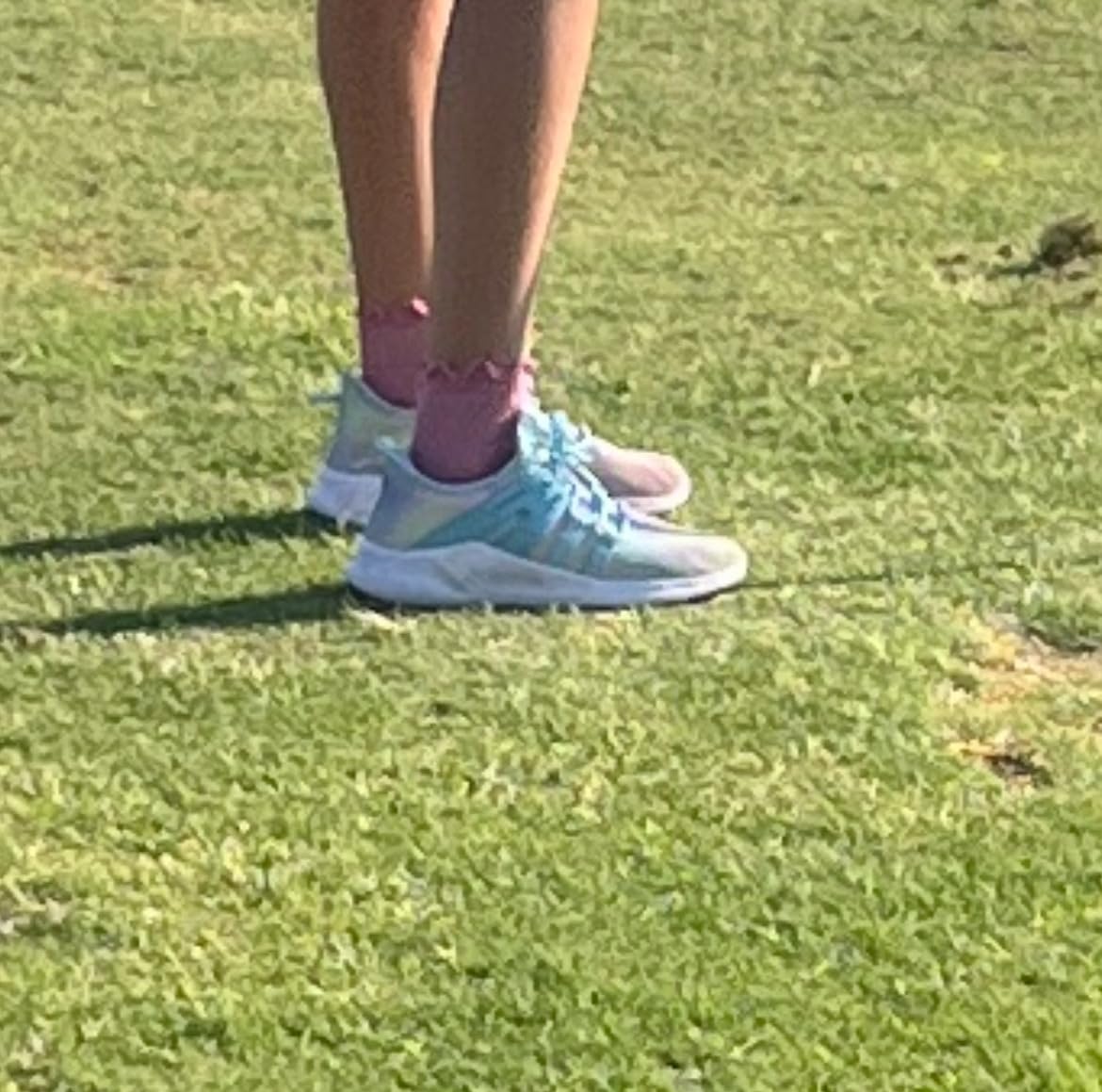 RUNSIDE Girls Tennis Shoes marketing image showing brand claims about lightweight design