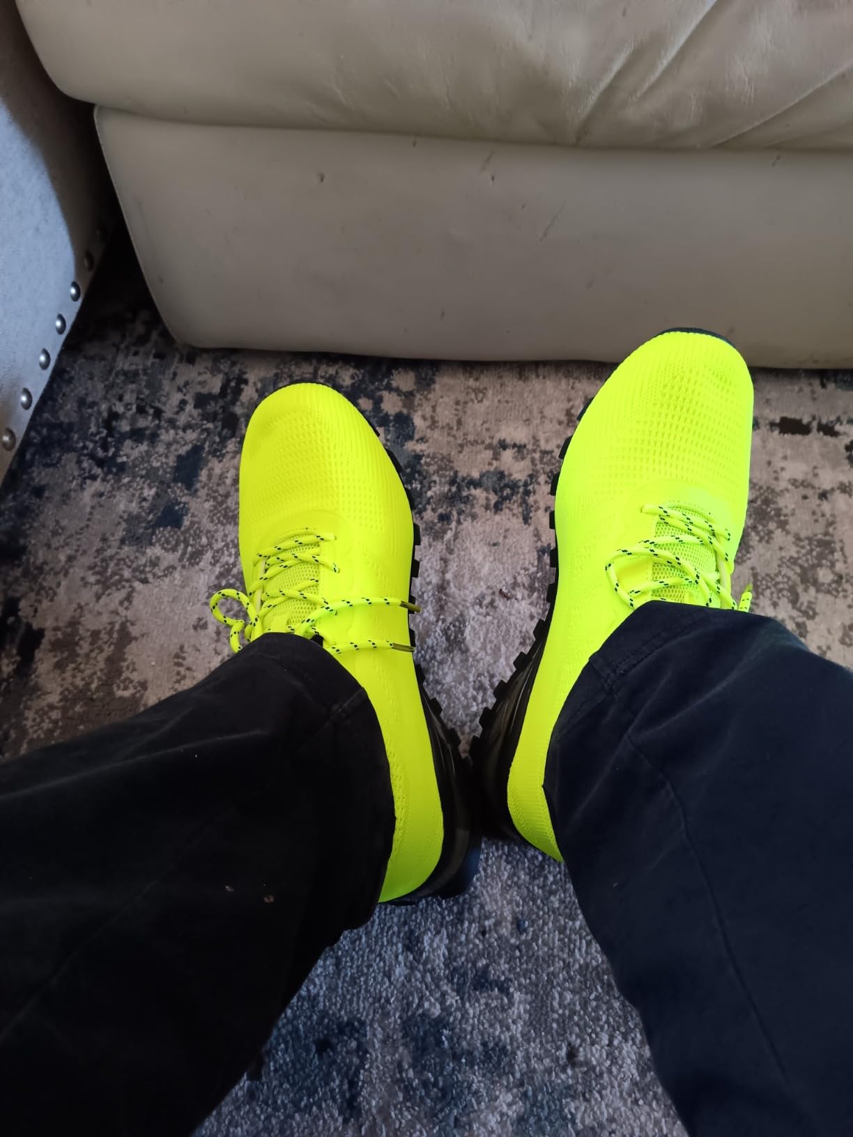 ikunka sneakers during cross-training workout showing rubber sole grip and lateral stability on gym floor