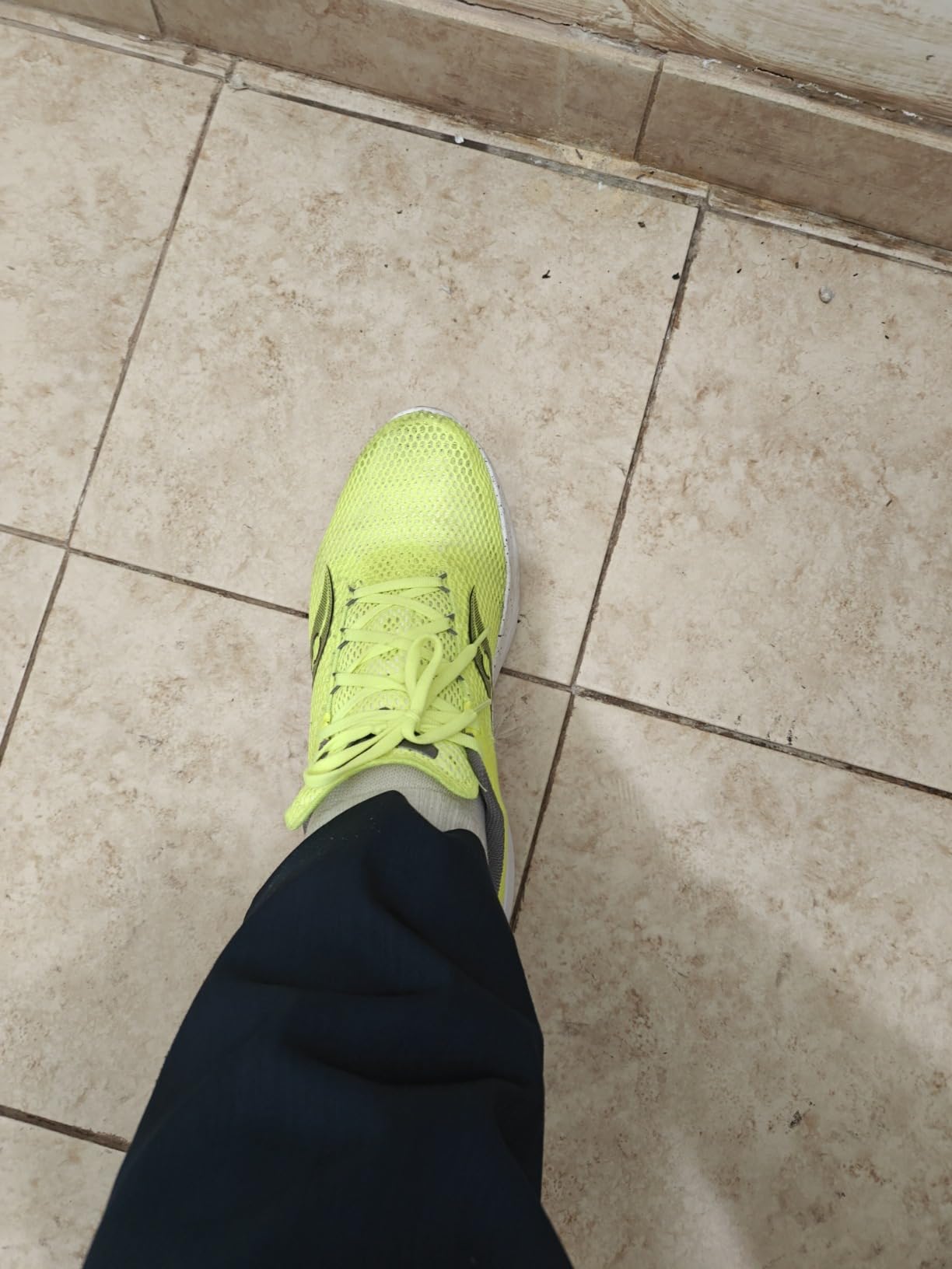 Saucony Kinvara 14 side profile showing rocker geometry and heel-to-toe drop design